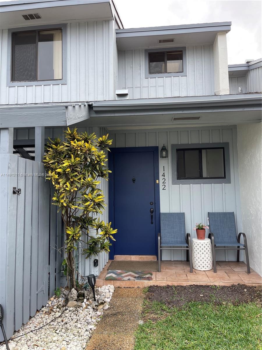 1422 Amanda St 1422, Hollywood, Florida 33020, 2 Bedrooms Bedrooms, ,1 BathroomBathrooms,Residentiallease,For Rent,1422 Amanda St 1422,A11491211