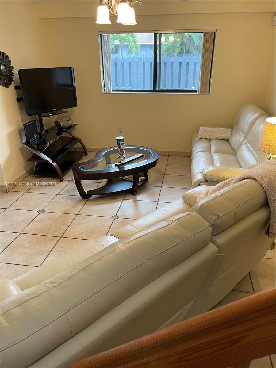 1422 Amanda St 1422, Hollywood, Florida 33020, 2 Bedrooms Bedrooms, ,1 BathroomBathrooms,Residentiallease,For Rent,1422 Amanda St 1422,A11491211