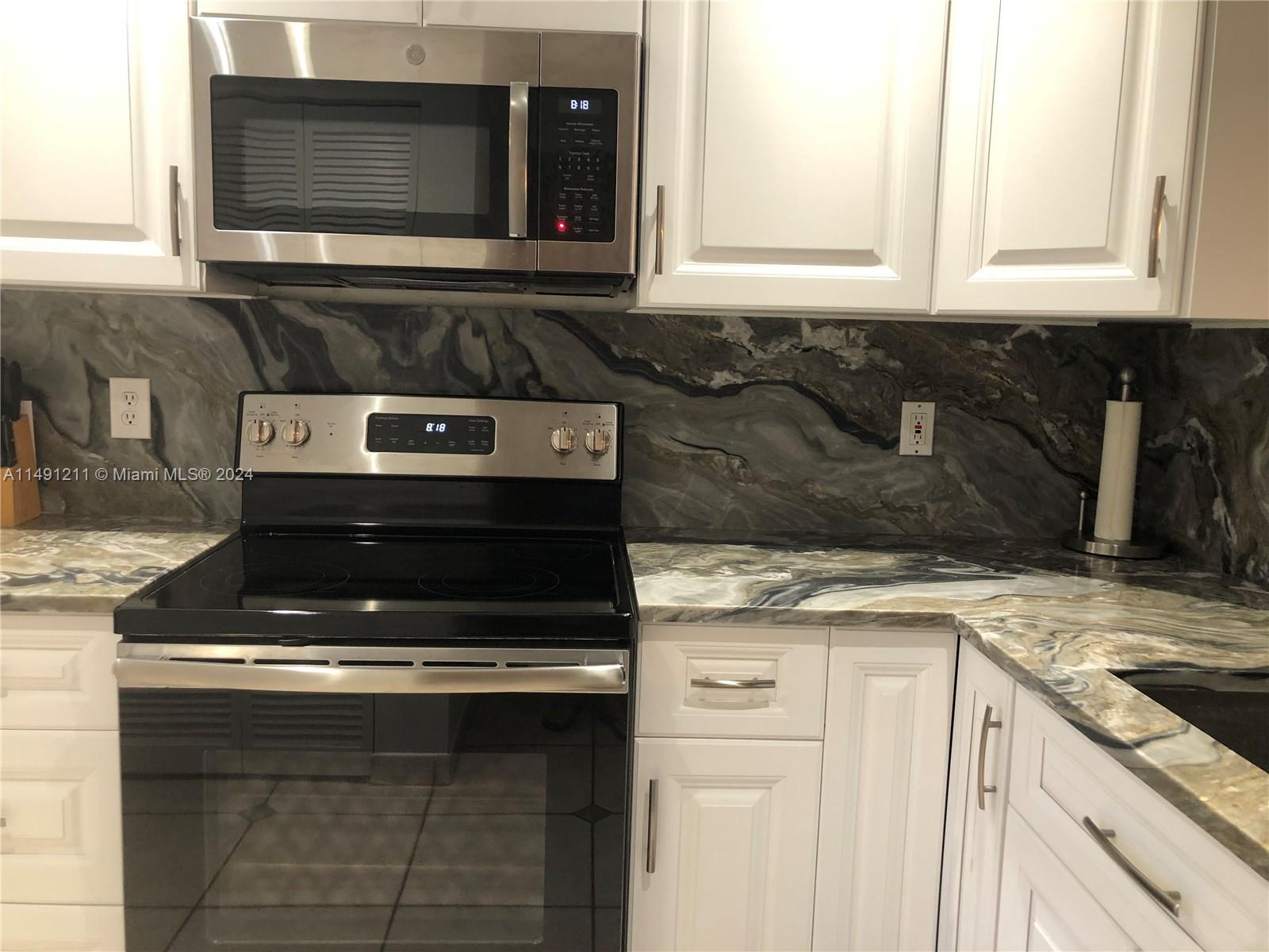 1422 Amanda St 1422, Hollywood, Florida 33020, 2 Bedrooms Bedrooms, ,1 BathroomBathrooms,Residentiallease,For Rent,1422 Amanda St 1422,A11491211