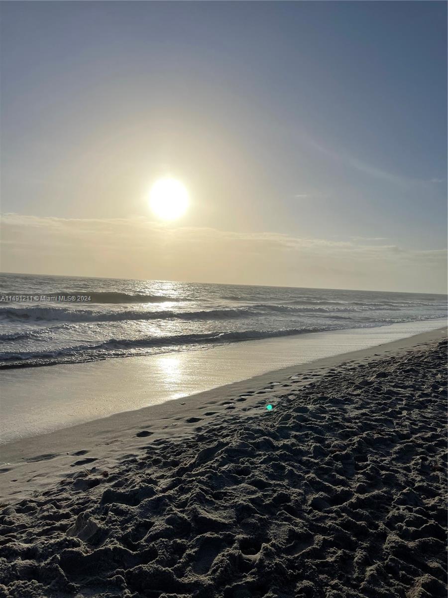 1422 Amanda St 1422, Hollywood, Florida 33020, 2 Bedrooms Bedrooms, ,1 BathroomBathrooms,Residentiallease,For Rent,1422 Amanda St 1422,A11491211