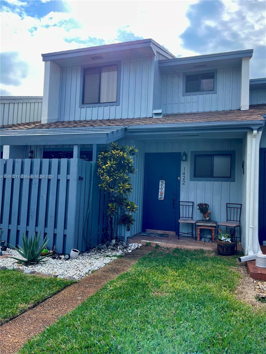 1422 Amanda St 1422, Hollywood, Florida 33020, 2 Bedrooms Bedrooms, ,1 BathroomBathrooms,Residentiallease,For Rent,1422 Amanda St 1422,A11491211