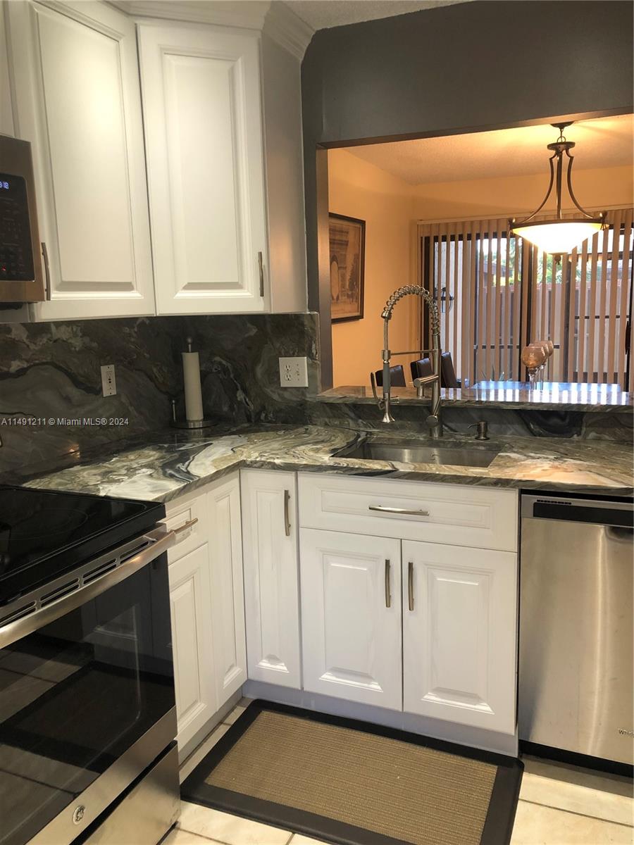 1422 Amanda St 1422, Hollywood, Florida 33020, 2 Bedrooms Bedrooms, ,1 BathroomBathrooms,Residentiallease,For Rent,1422 Amanda St 1422,A11491211