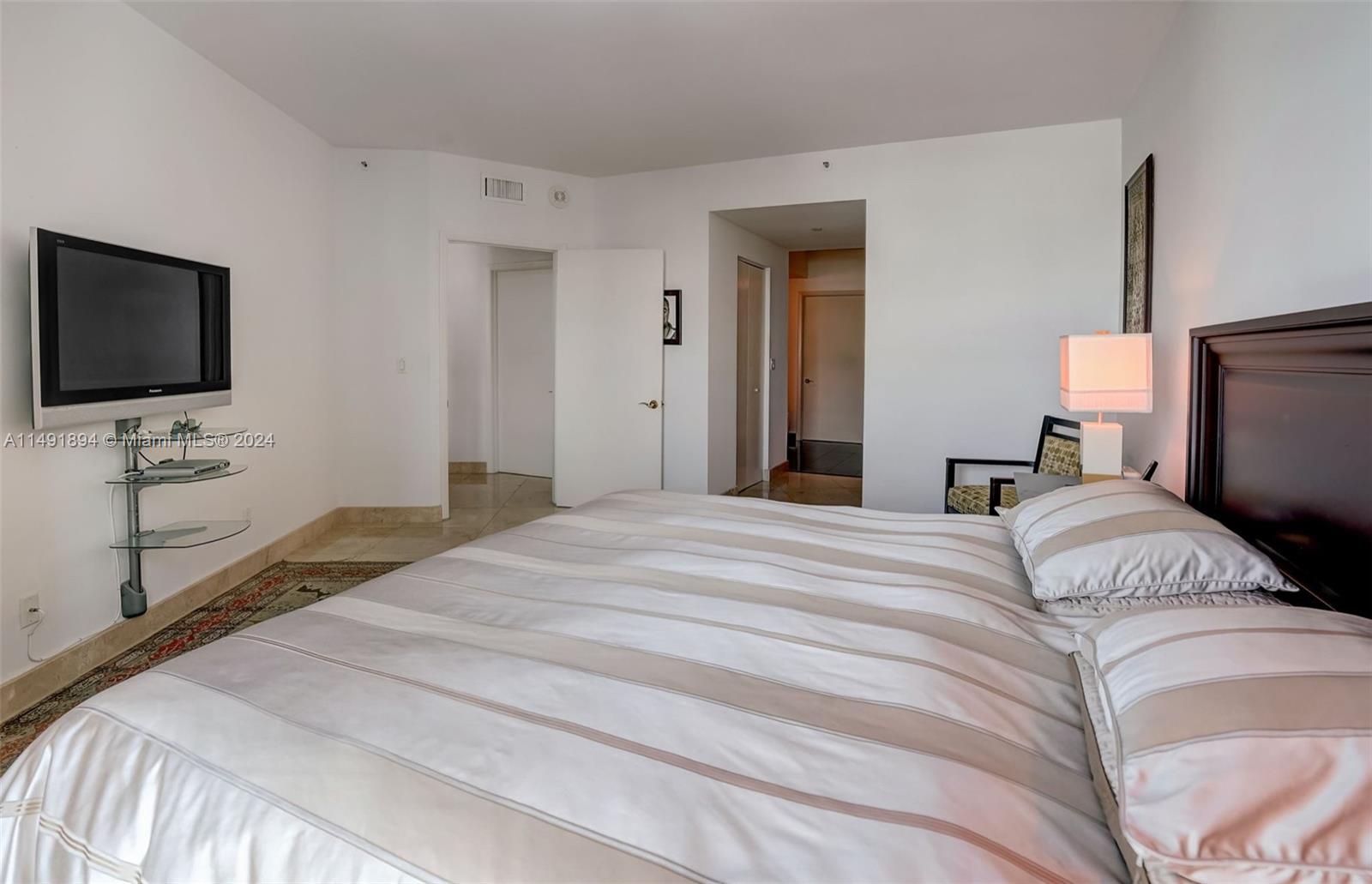 300 S Pointe Dr 1606, Miami Beach, Florida 33139, 2 Bedrooms Bedrooms, ,2 BathroomsBathrooms,Residentiallease,For Rent,300 S Pointe Dr 1606,A11491894