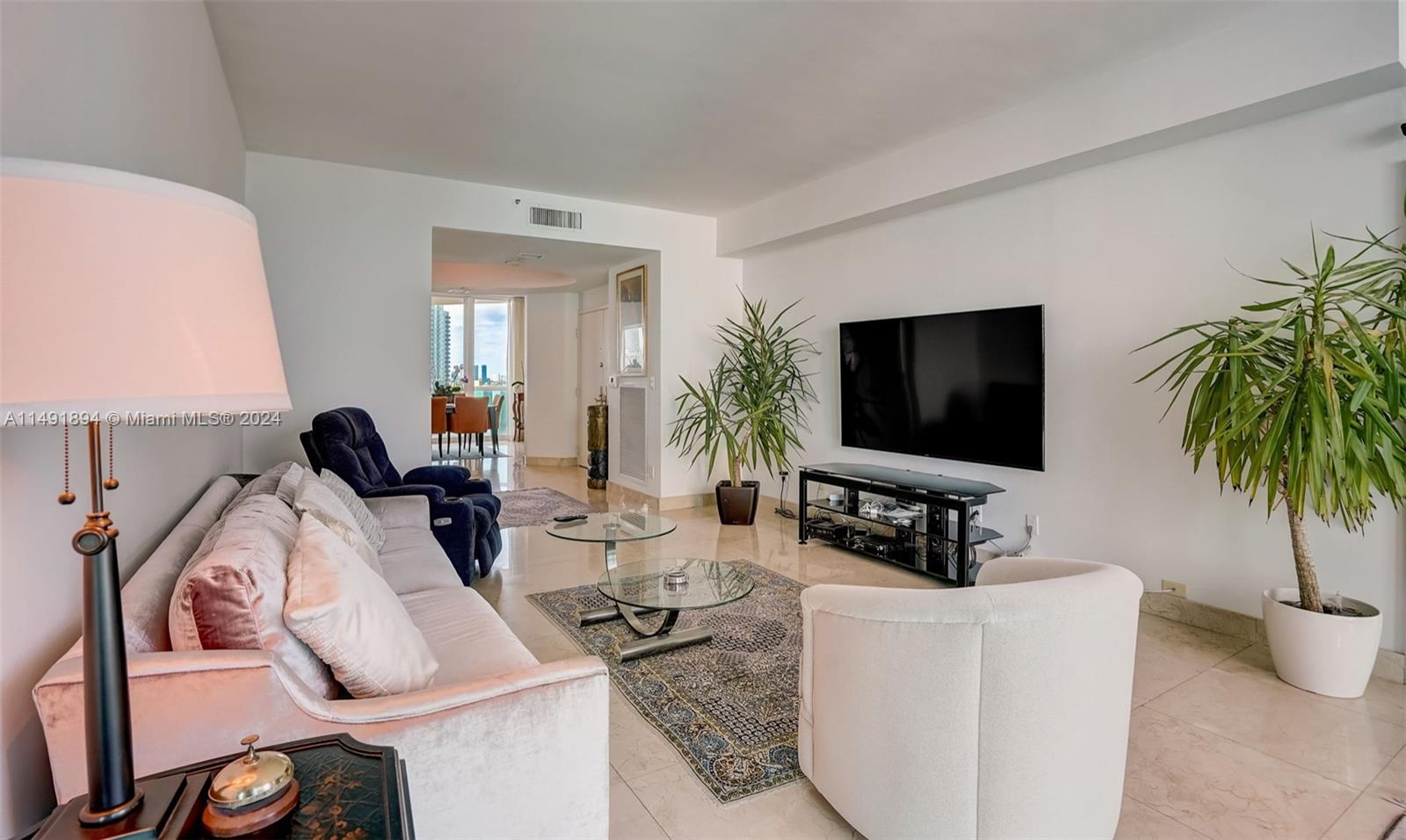 300 S Pointe Dr 1606, Miami Beach, Florida 33139, 2 Bedrooms Bedrooms, ,2 BathroomsBathrooms,Residentiallease,For Rent,300 S Pointe Dr 1606,A11491894