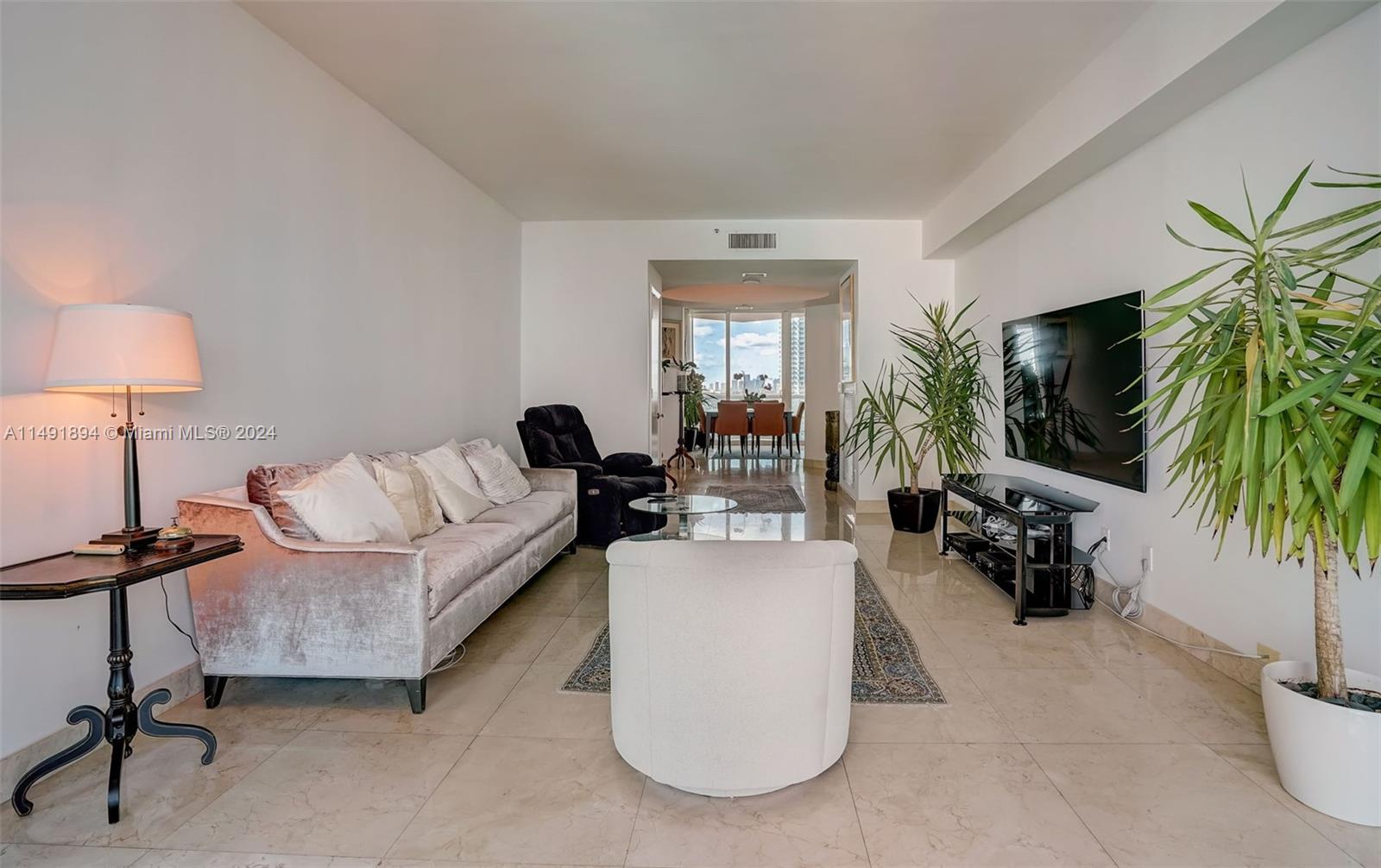 300 S Pointe Dr 1606, Miami Beach, Florida 33139, 2 Bedrooms Bedrooms, ,2 BathroomsBathrooms,Residentiallease,For Rent,300 S Pointe Dr 1606,A11491894