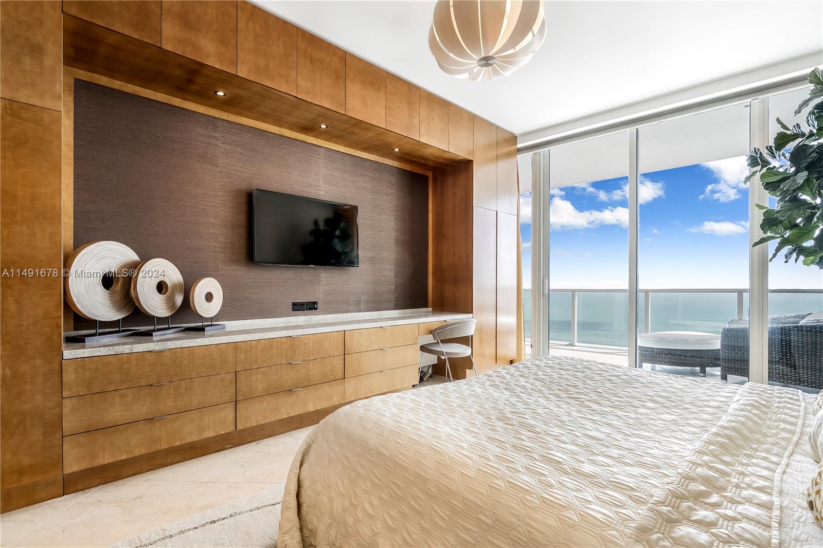 100 Pointe Drive, Miami Beach, FL, 33139 United States, 2 Bedrooms Bedrooms, ,2 BathroomsBathrooms,Residential,For Sale,Pointe Drive,A11491678