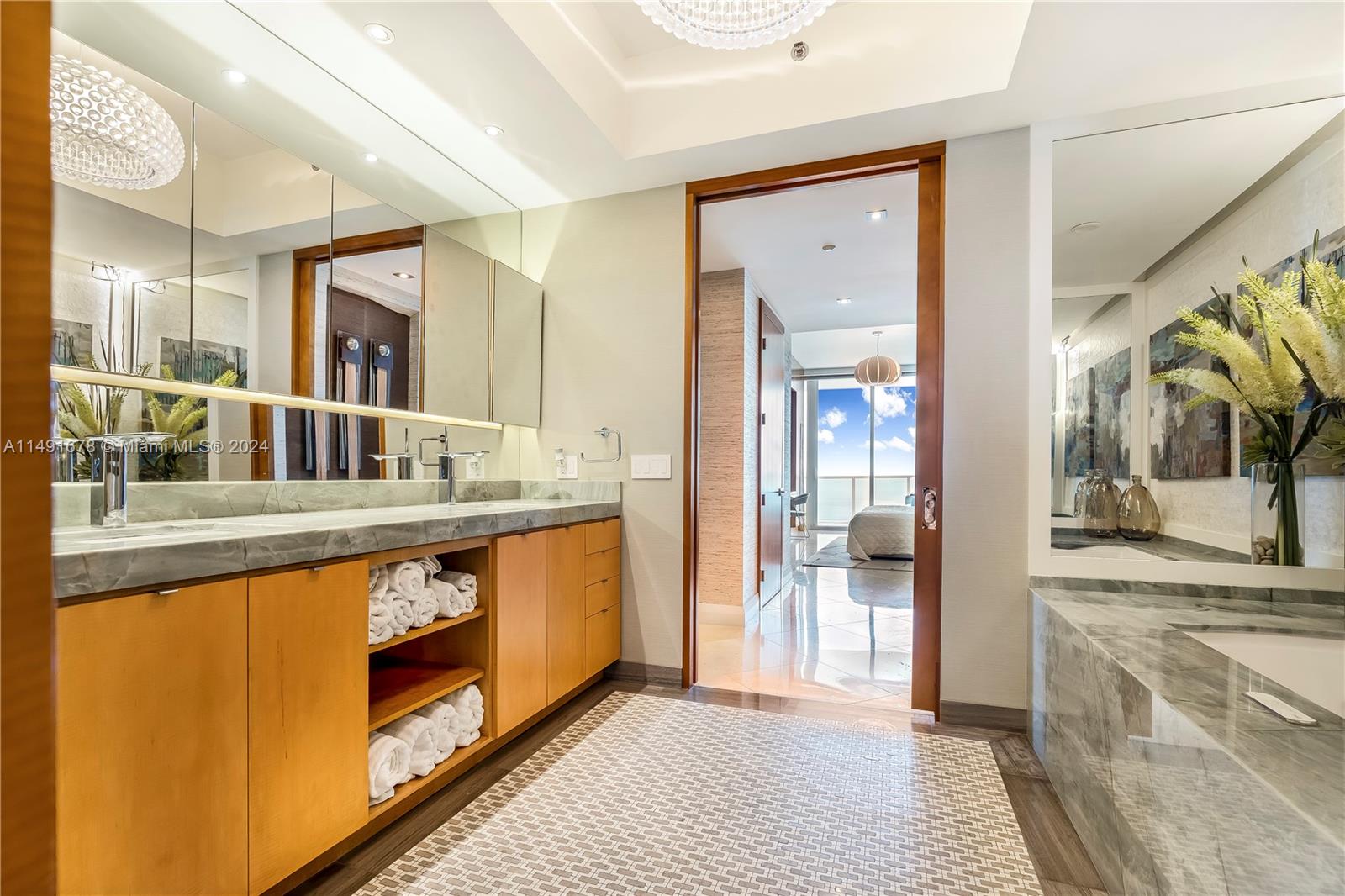 100 Pointe Drive, Miami Beach, FL, 33139 United States, 2 Bedrooms Bedrooms, ,2 BathroomsBathrooms,Residential,For Sale,Pointe Drive,A11491678