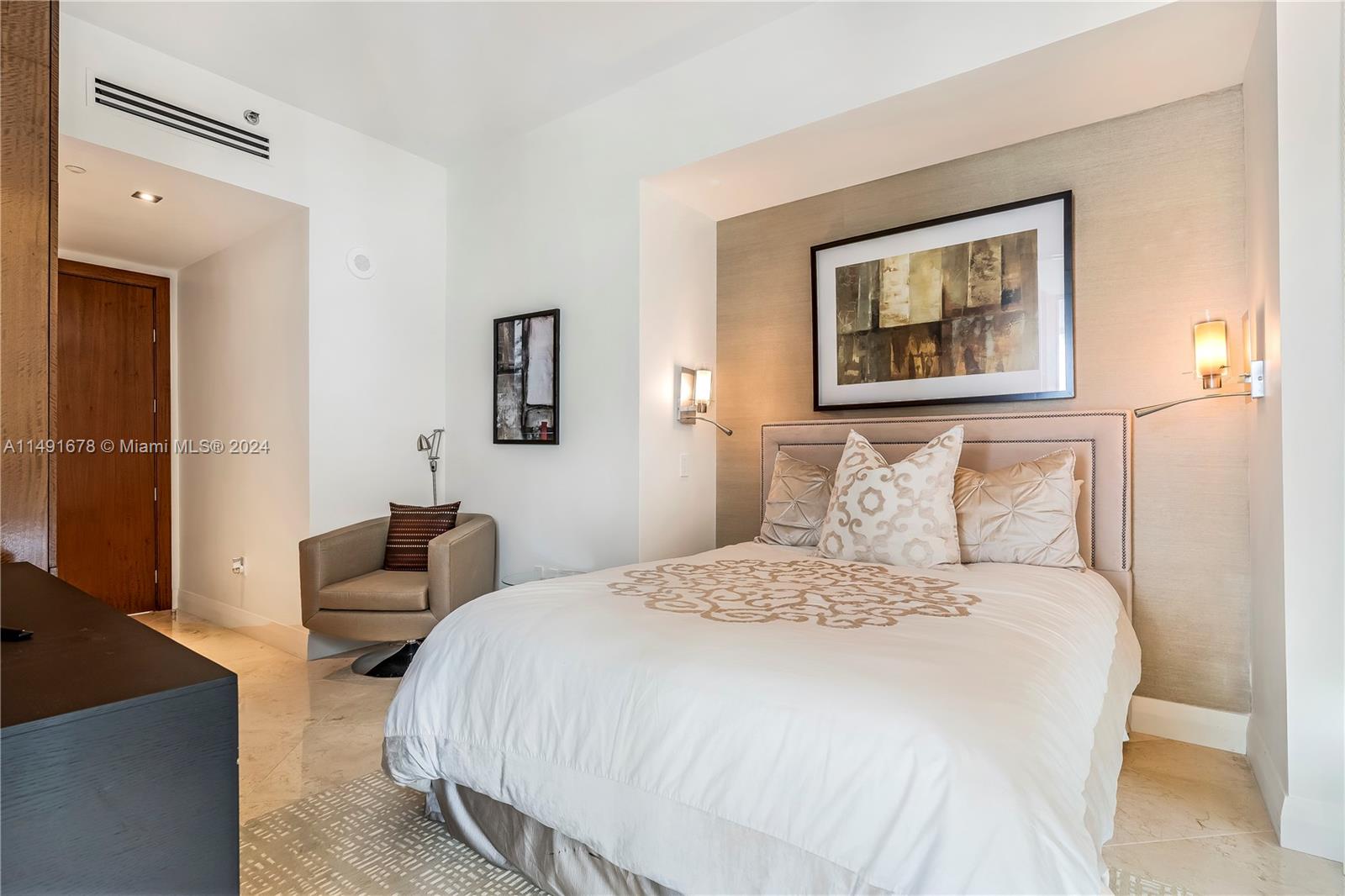 100 Pointe Drive, Miami Beach, FL, 33139 United States, 2 Bedrooms Bedrooms, ,2 BathroomsBathrooms,Residential,For Sale,Pointe Drive,A11491678