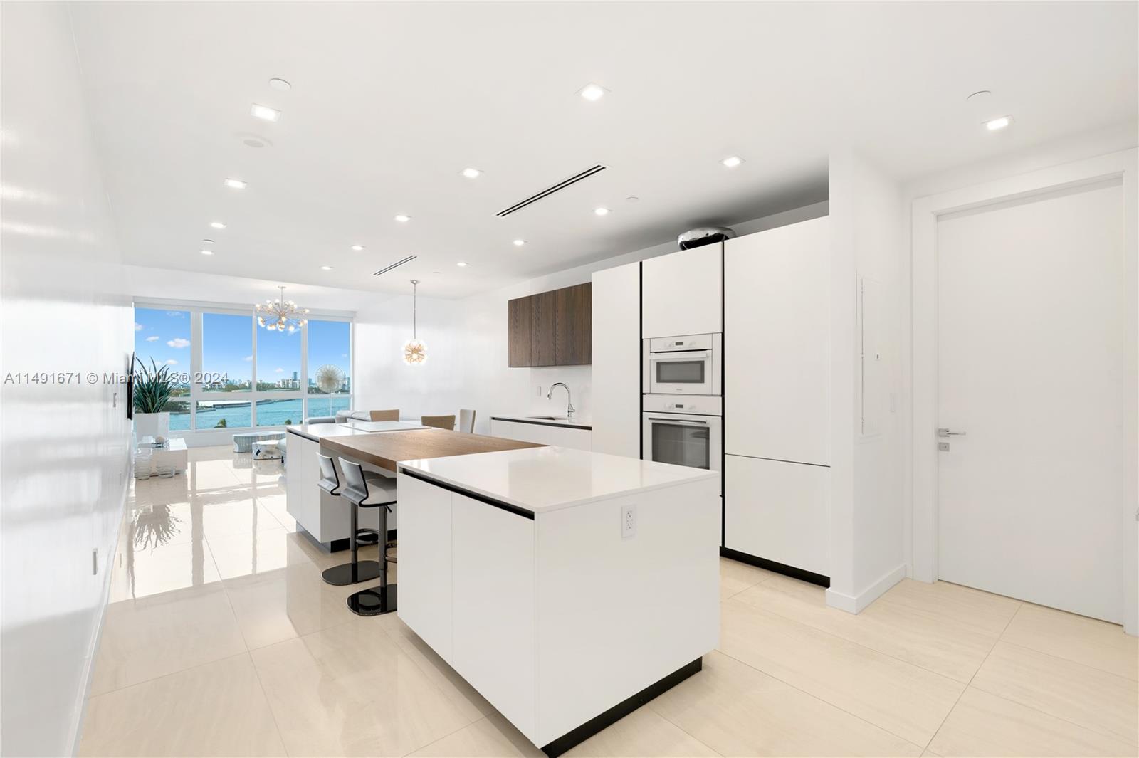 100 Pointe Drive, Miami Beach, FL, 33139 United States, 1 Bedroom Bedrooms, ,1 BathroomBathrooms,Residential,For Sale,Pointe Drive,A11491671
