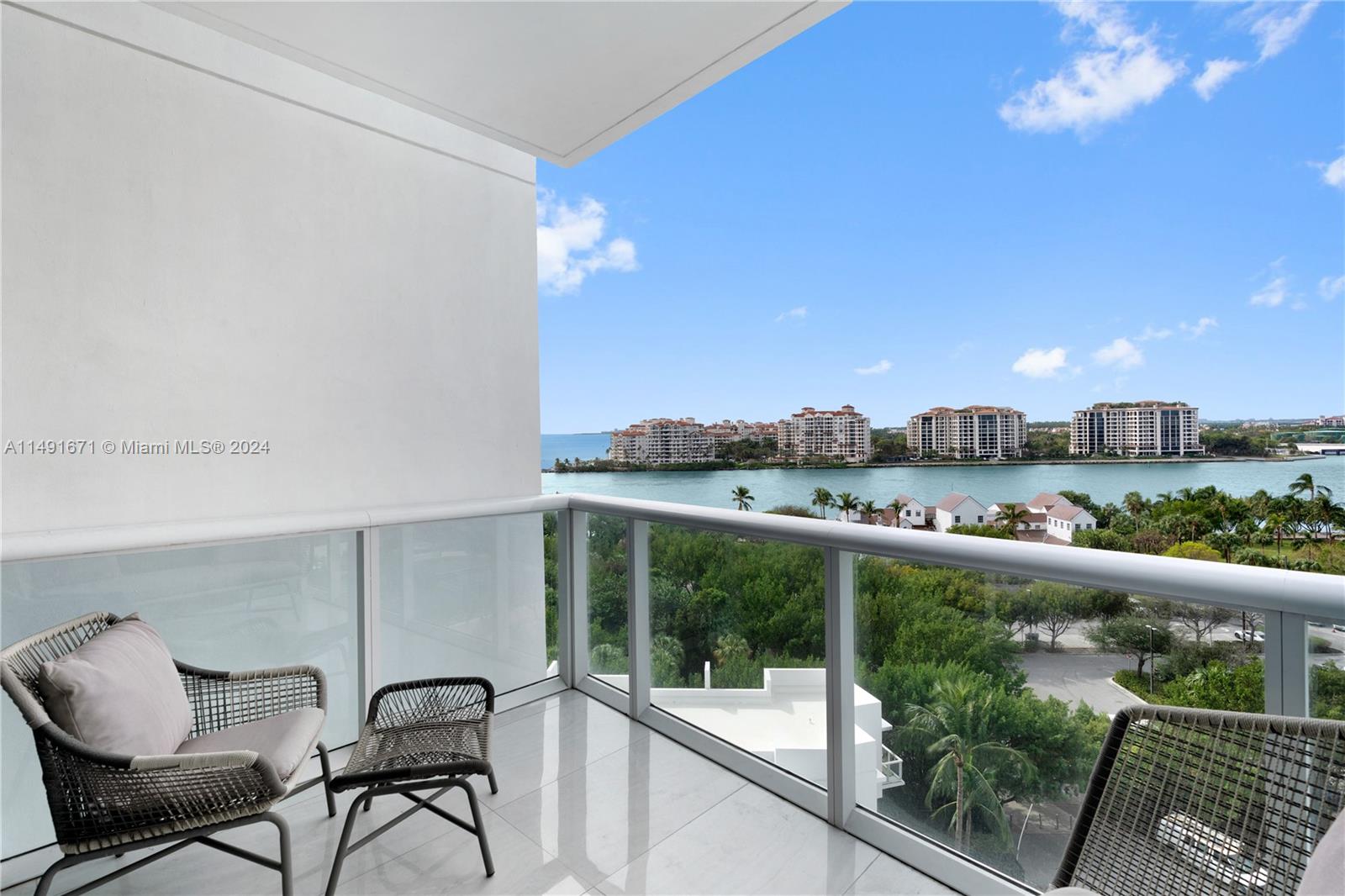 100 Pointe Drive, Miami Beach, FL, 33139 United States, 1 Bedroom Bedrooms, ,1 BathroomBathrooms,Residential,For Sale,Pointe Drive,A11491671