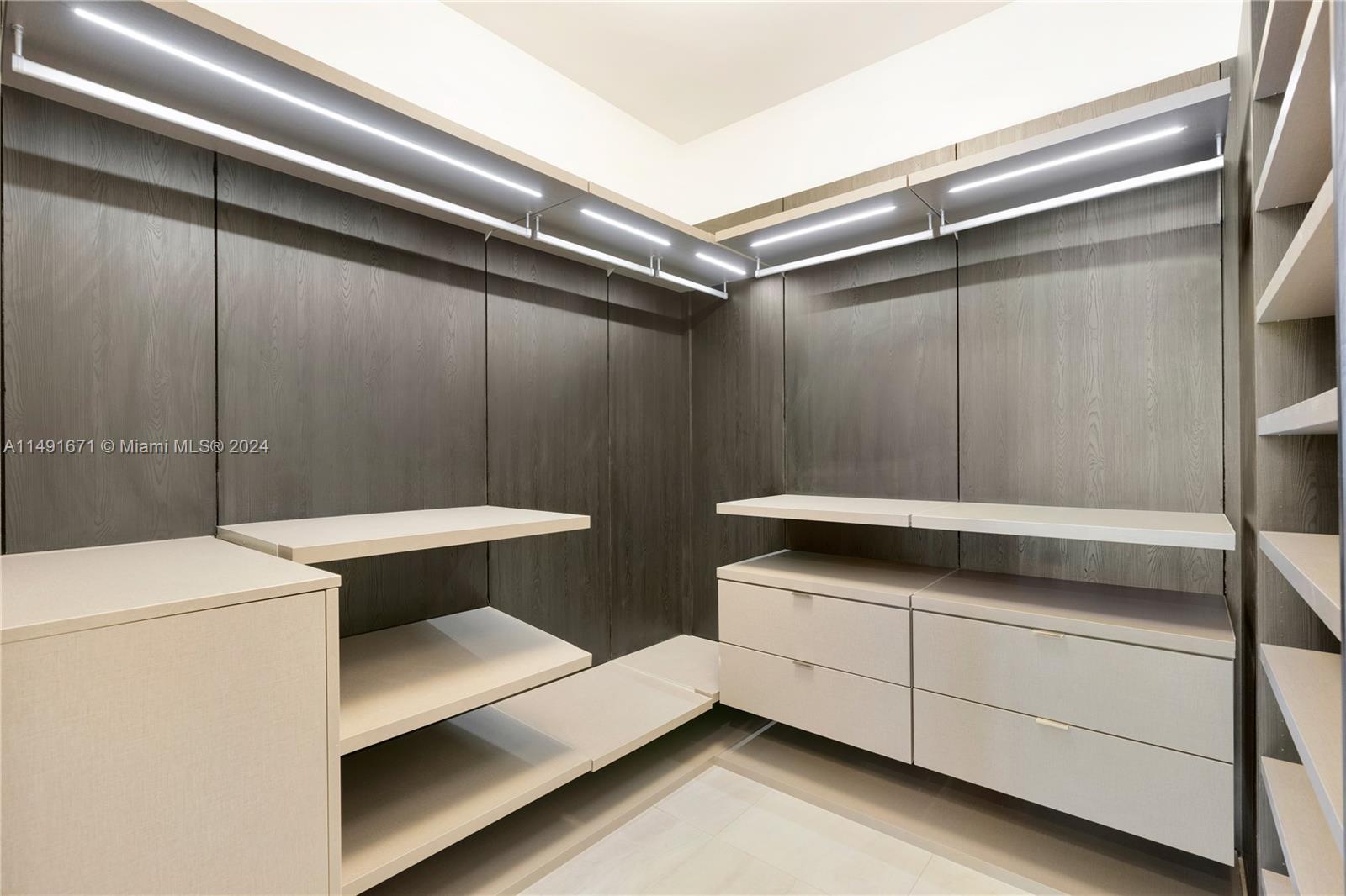 100 Pointe Drive, Miami Beach, FL, 33139 United States, 1 Bedroom Bedrooms, ,1 BathroomBathrooms,Residential,For Sale,Pointe Drive,A11491671