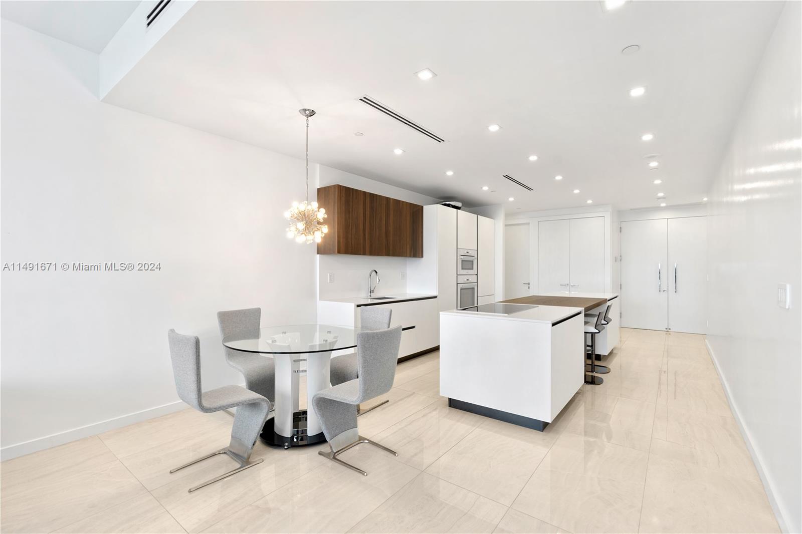 100 Pointe Drive, Miami Beach, FL, 33139 United States, 1 Bedroom Bedrooms, ,1 BathroomBathrooms,Residential,For Sale,Pointe Drive,A11491671