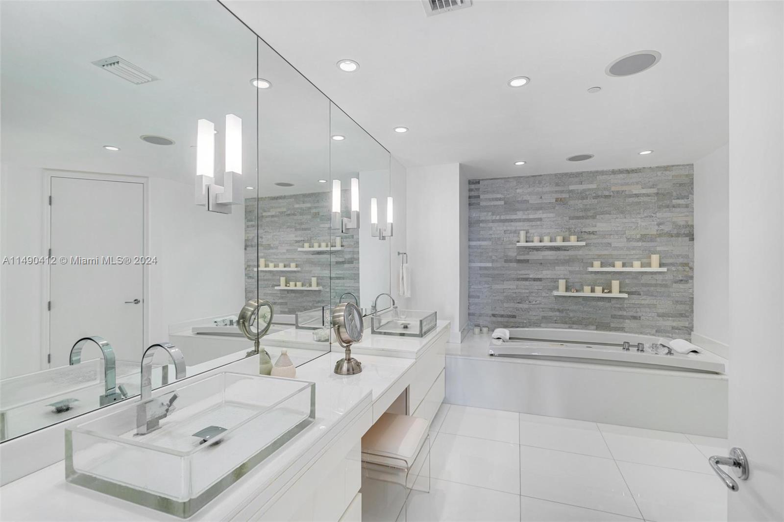 5959 Collins Ave, Miami Beach, FL, 33140 United States, 4 Bedrooms Bedrooms, ,4 BathroomsBathrooms,Residential,For Sale,Collins Ave,A11490412