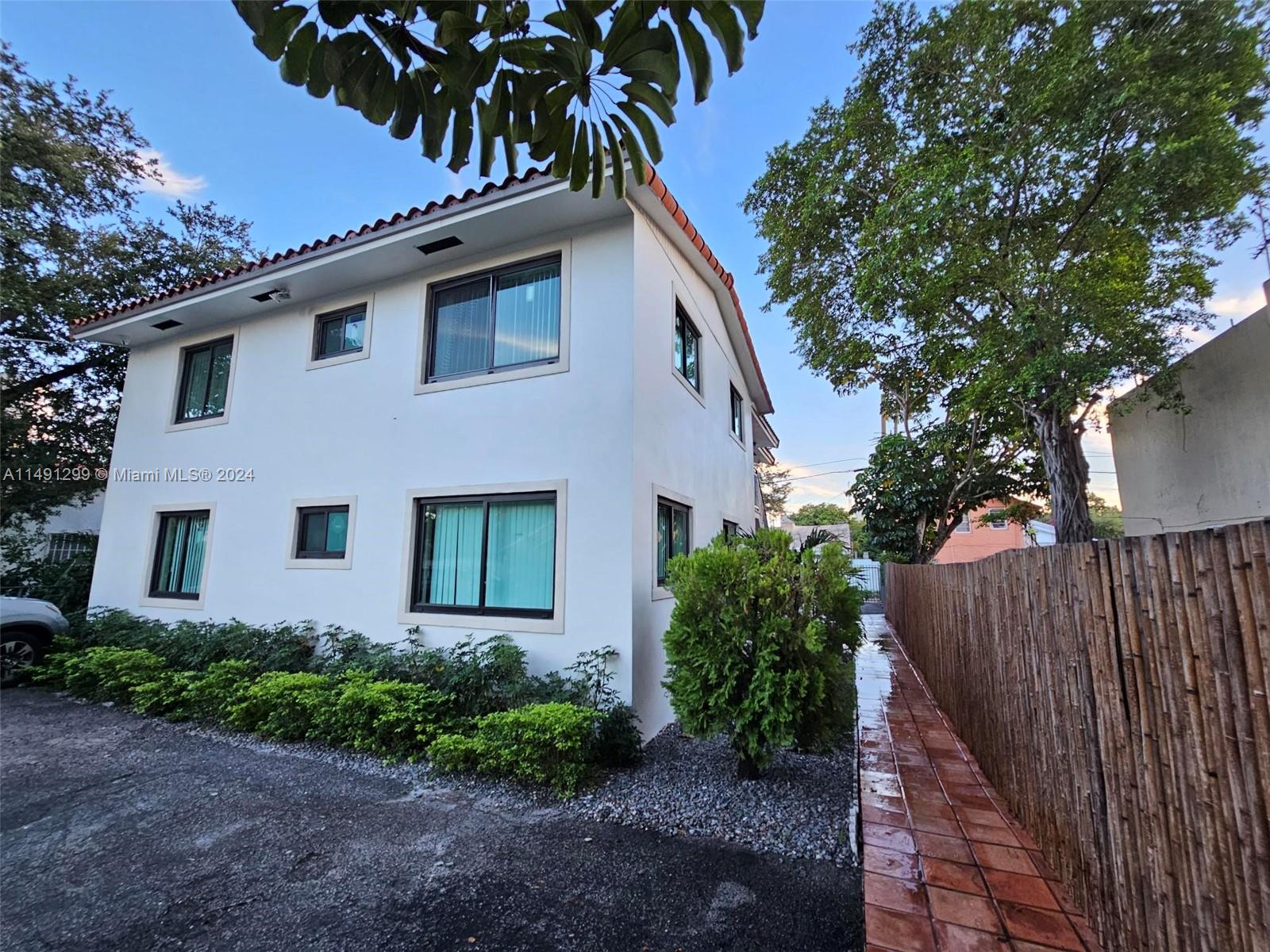 46 NW 35th St 2, Miami, Florida 33127, 2 Bedrooms Bedrooms, ,1 BathroomBathrooms,Residentiallease,For Rent,46 NW 35th St 2,A11491299