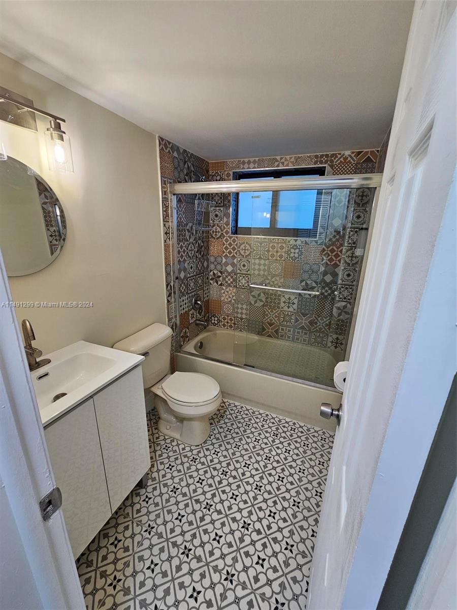 46 NW 35th St 2, Miami, Florida 33127, 2 Bedrooms Bedrooms, ,1 BathroomBathrooms,Residentiallease,For Rent,46 NW 35th St 2,A11491299