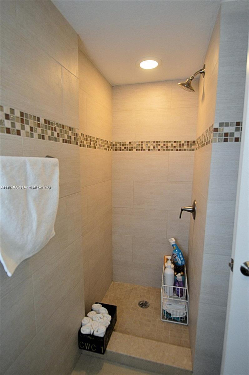 Full guest bathroom