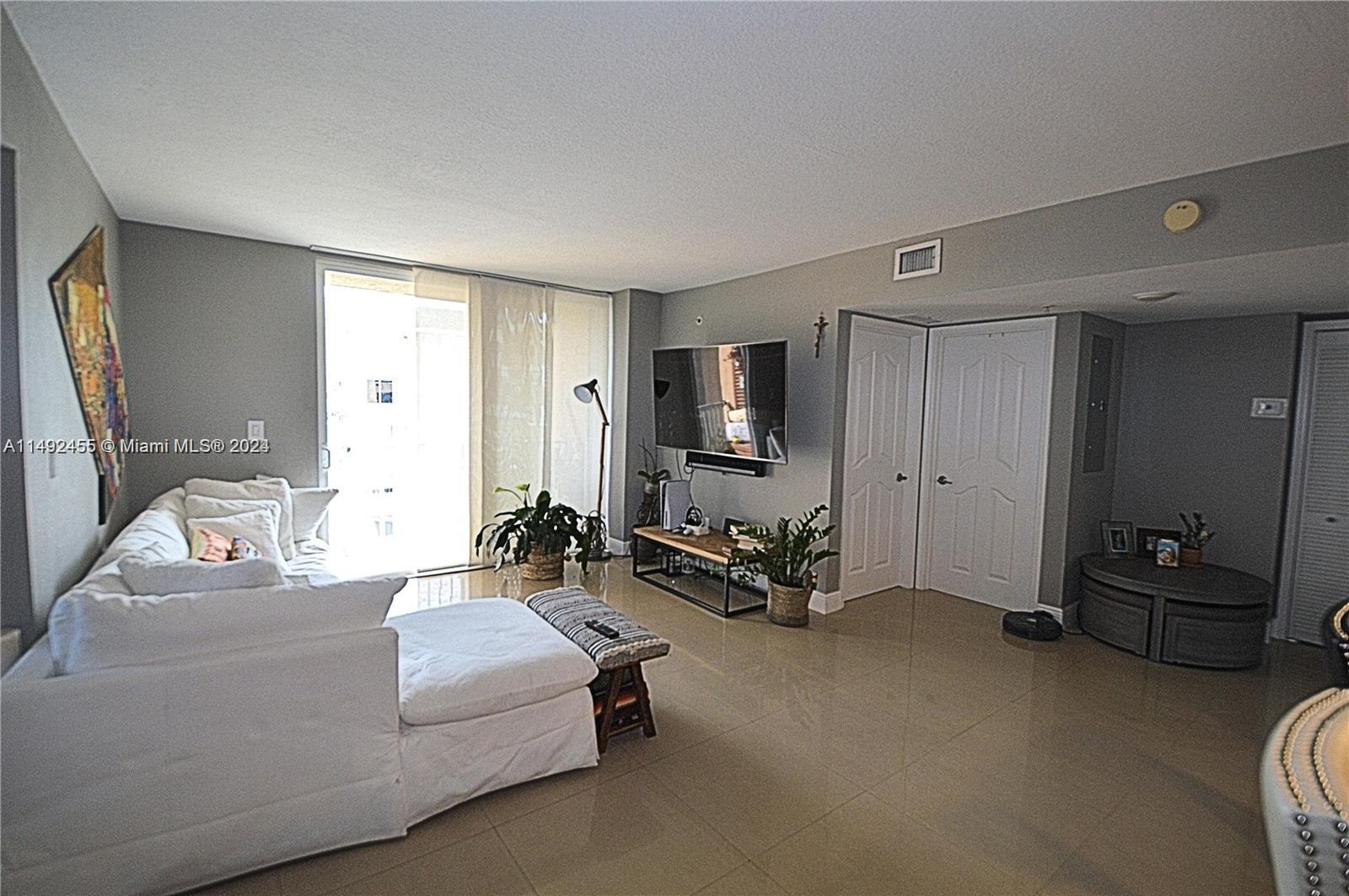 218 NW 12th AVE 1009, Miami, Florida 33128, 3 Bedrooms Bedrooms, ,3 BathroomsBathrooms,Residentiallease,For Rent,218 NW 12th AVE 1009,A11492455