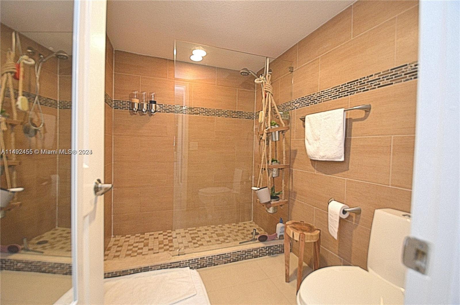 218 NW 12th AVE 1009, Miami, Florida 33128, 3 Bedrooms Bedrooms, ,3 BathroomsBathrooms,Residentiallease,For Rent,218 NW 12th AVE 1009,A11492455