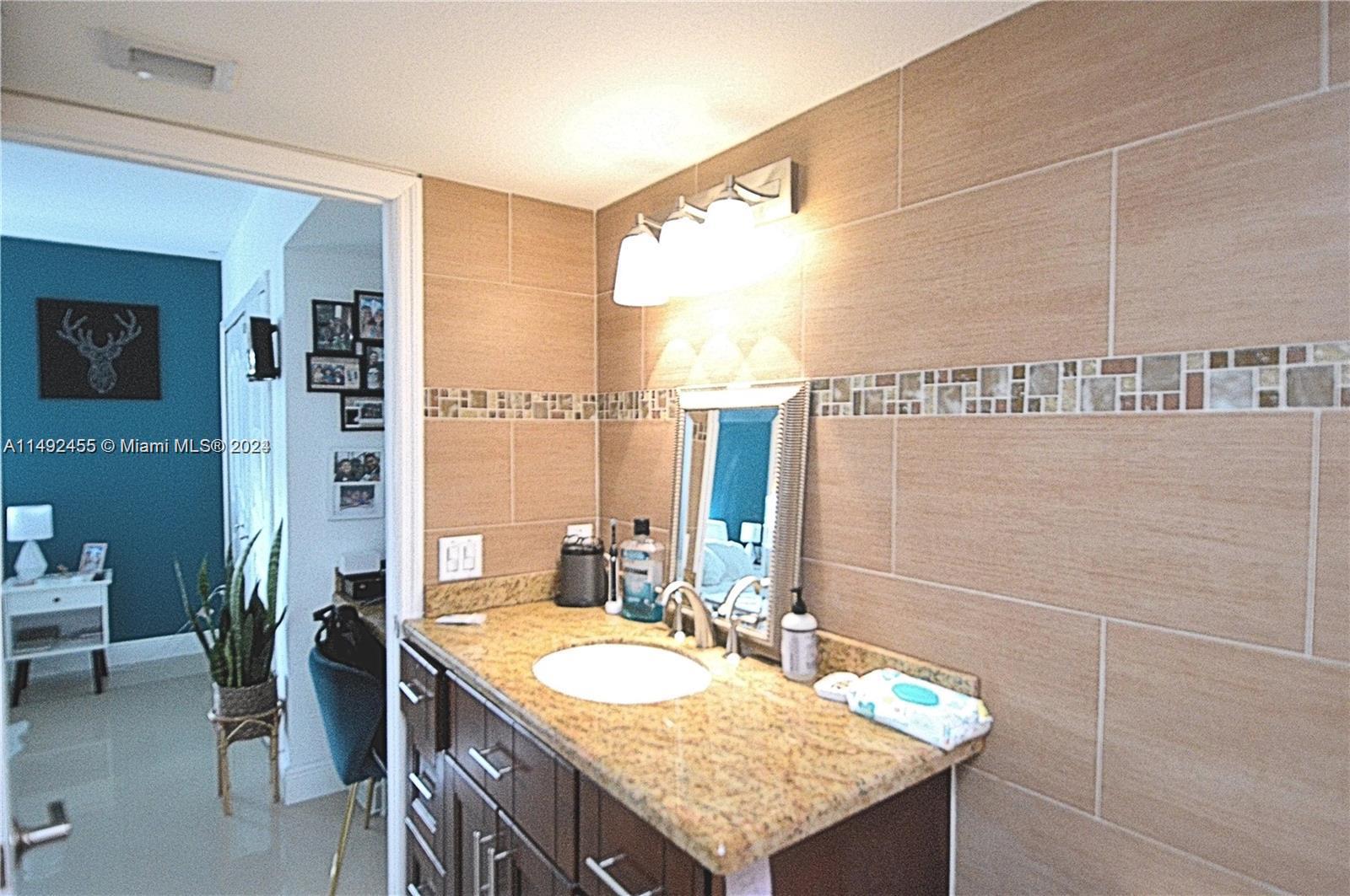 218 NW 12th AVE 1009, Miami, Florida 33128, 3 Bedrooms Bedrooms, ,3 BathroomsBathrooms,Residentiallease,For Rent,218 NW 12th AVE 1009,A11492455