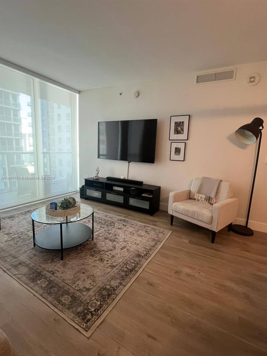 253 NE 2nd St 1806, Miami, Florida 33132, 1 Bedroom Bedrooms, ,1 BathroomBathrooms,Residential,For Sale,253 NE 2nd St 1806,A11492470