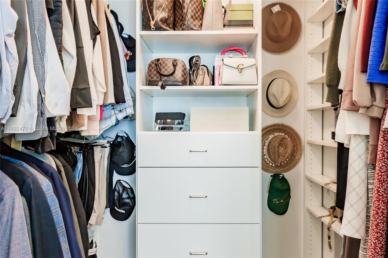 253 NE 2nd St 1806, Miami, Florida 33132, 1 Bedroom Bedrooms, ,1 BathroomBathrooms,Residential,For Sale,253 NE 2nd St 1806,A11492470