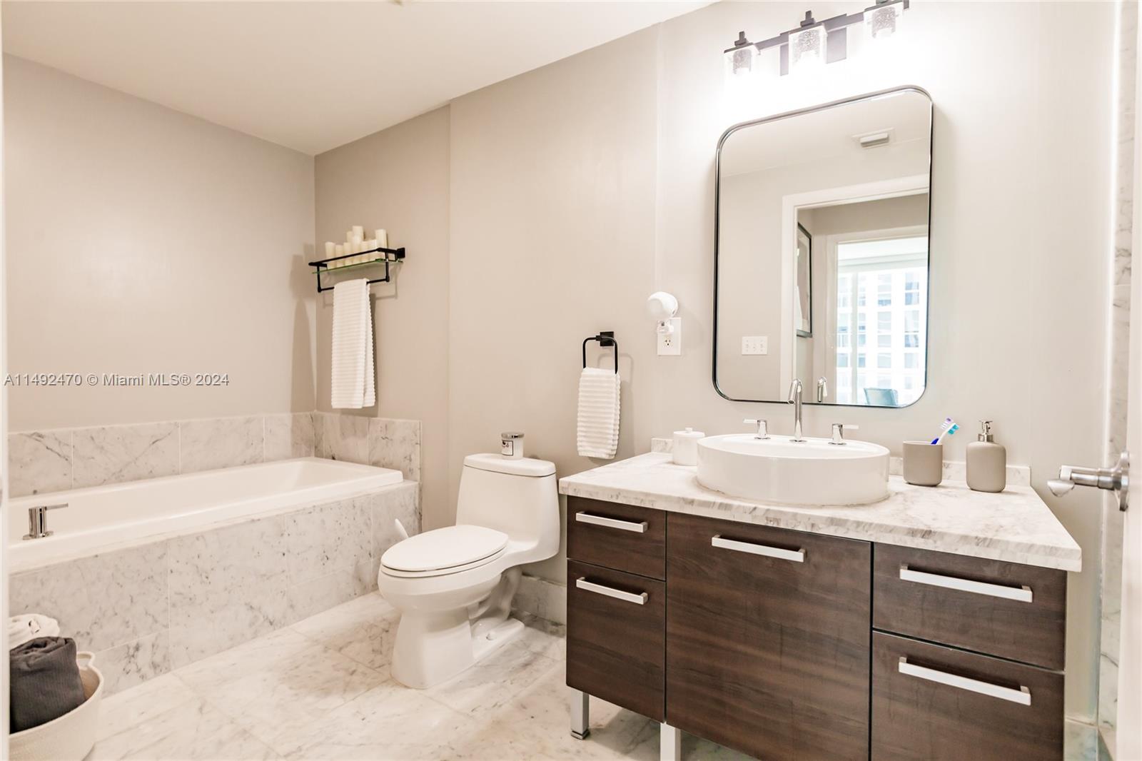 253 NE 2nd St 1806, Miami, Florida 33132, 1 Bedroom Bedrooms, ,1 BathroomBathrooms,Residential,For Sale,253 NE 2nd St 1806,A11492470