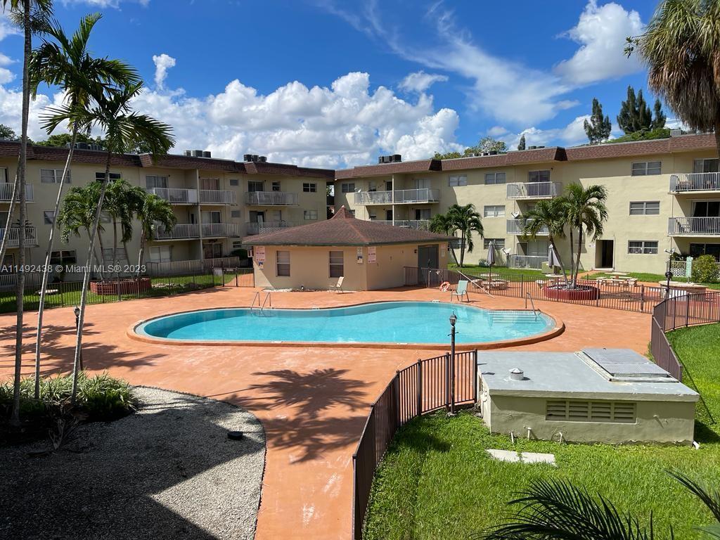 Amazing opportunity near Dadeland! 1 bed - 1 bath Nice and airy with plenty of light. Beautiful pool views from the master bedroom balcony, located within walking distance to fine dining, shopping, and entertainment, University of Miami, Metro Rail mover, and the highway just minutes away. Very attractive unit for an Investor. This gated community offers peace of mind and security. Don't miss out on this amazing opportunity of the most sought-after areas in Miami. Schedule your showing today!
The unit is rented for $1,750.00 monthly until Nov 30, 2024.