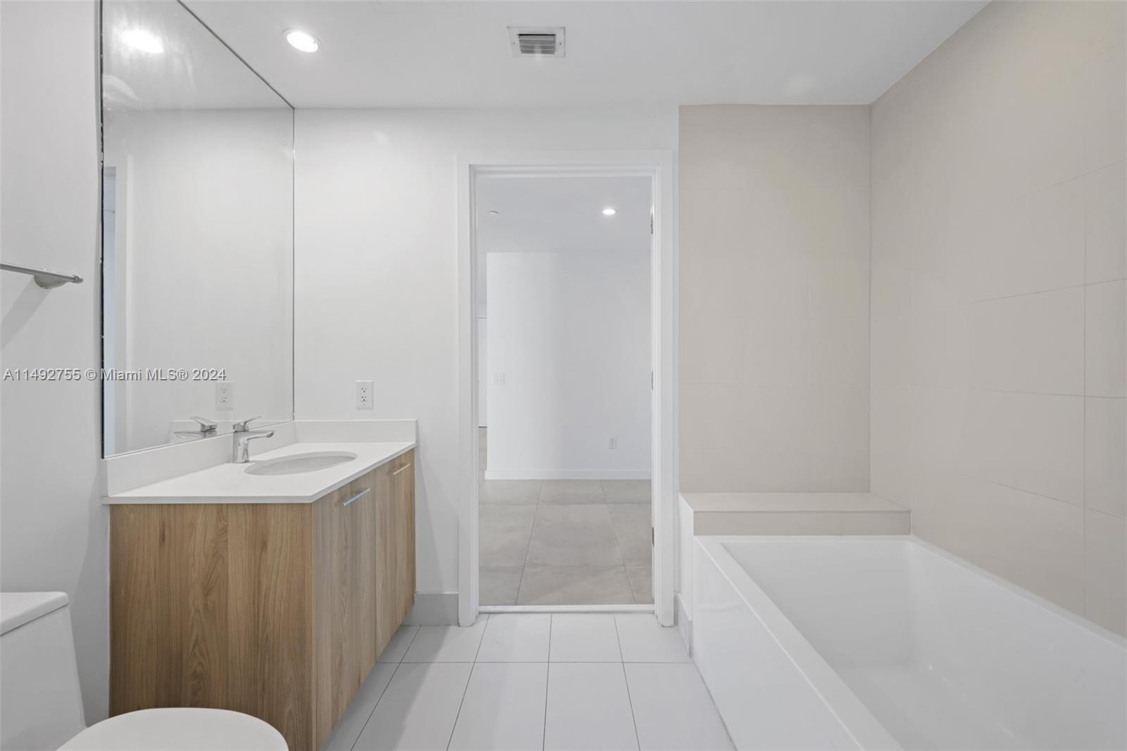 501 NE 31st St 2110, Miami, Florida 33137, 2 Bedrooms Bedrooms, ,2 BathroomsBathrooms,Residential,For Sale,501 NE 31st St 2110,A11492755