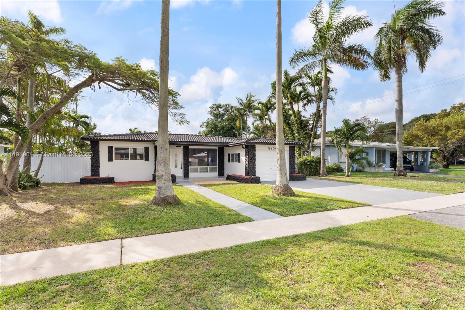 3254  Lincoln St  For Sale A11491904, FL