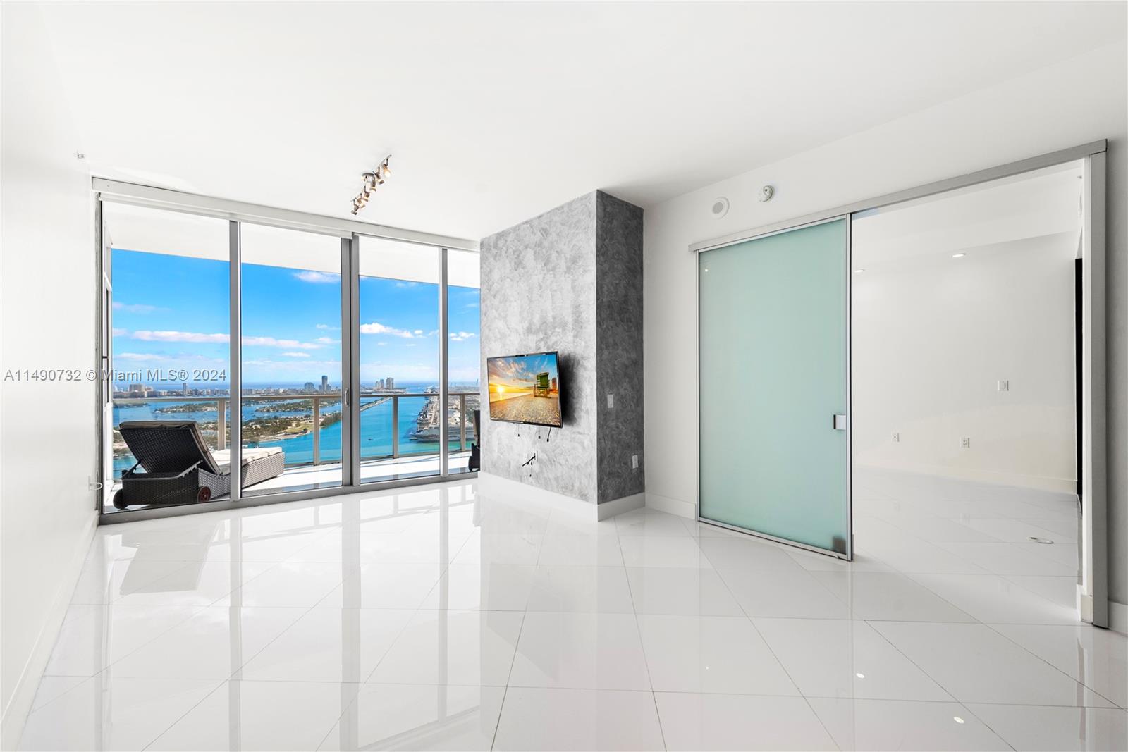 Stunningly Finished, 2bed / 2.5bath unit in the sky. Enjoy both Direct Bay and Ocean Views form this high floor unit. Unfurnished w /2 Private Elevators. Building has tremendous luxury services, Valet , Gym , Private Mens/Women Locker Rooms w Steam and Sauna , Basketball Court, 1st Floor Restaurant and Spa Service, Game Room and 2 pools with Drink/Food  Service on the weekends. Located steps from Miamis Best Culture , Adrienne Arsht center , Frost Science , Perez Modern Art Museum. EASY to show.