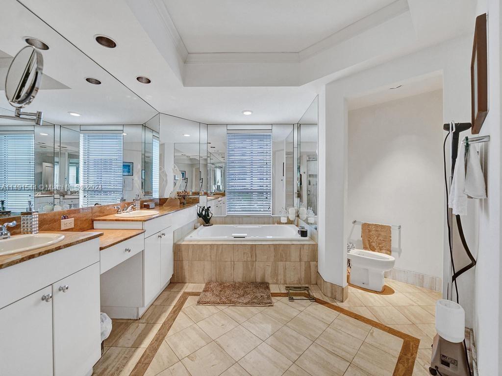 21050 Point Pl 901, Aventura, FL 33180, 3 Bedrooms Bedrooms, ,2 BathroomsBathrooms,Residential,For Sale,Point Pl,A11491544