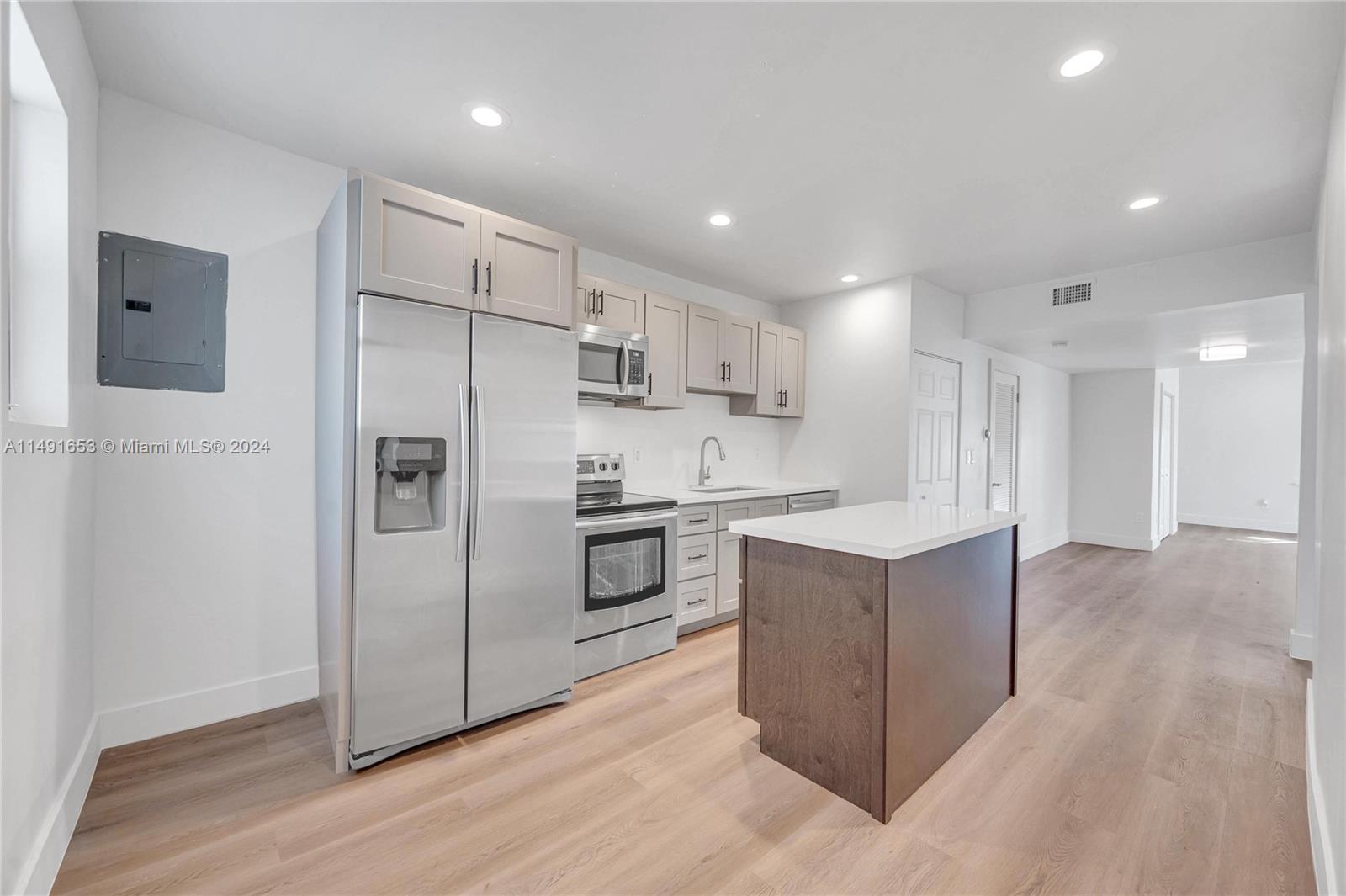 893 NE 81st St 2, Miami, Florida 33138, 2 Bedrooms Bedrooms, ,1 BathroomBathrooms,Residentiallease,For Rent,893 NE 81st St 2,A11491653