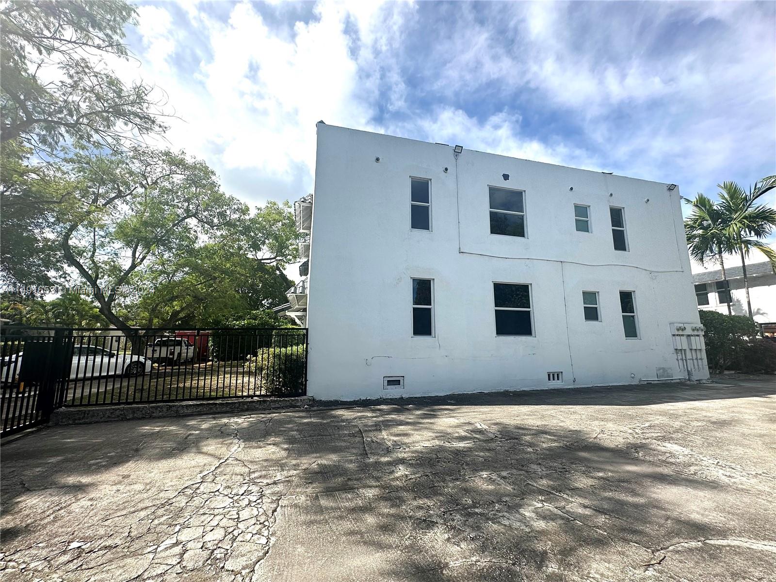 893 NE 81st St 2, Miami, Florida 33138, 2 Bedrooms Bedrooms, ,1 BathroomBathrooms,Residentiallease,For Rent,893 NE 81st St 2,A11491653