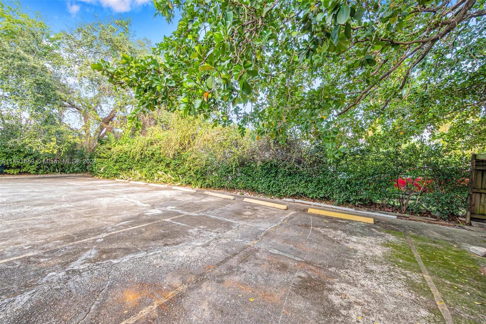 893 NE 81st St 2, Miami, Florida 33138, 2 Bedrooms Bedrooms, ,1 BathroomBathrooms,Residentiallease,For Rent,893 NE 81st St 2,A11491653