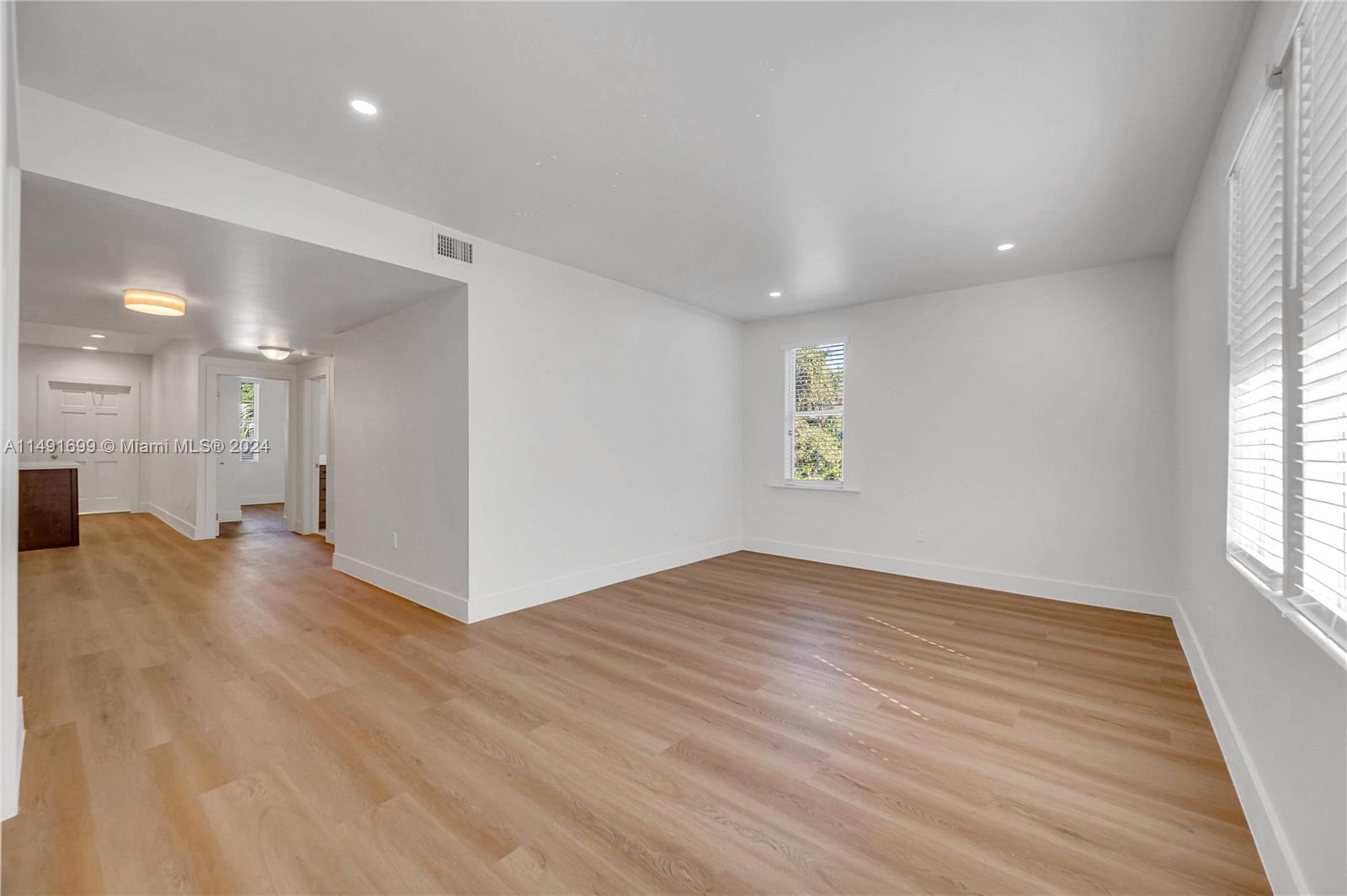 893 NE 81st St 3, Miami, Florida 33138, 2 Bedrooms Bedrooms, ,1 BathroomBathrooms,Residentiallease,For Rent,893 NE 81st St 3,A11491699