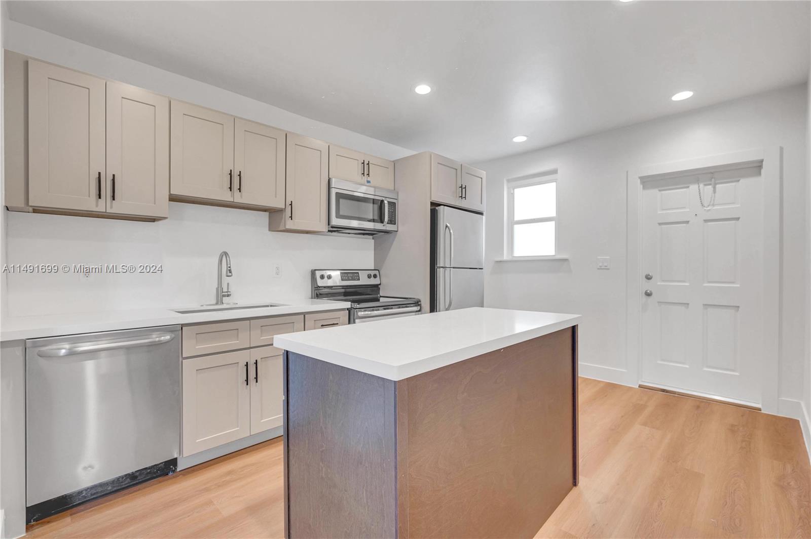 893 NE 81st St 3, Miami, Florida 33138, 2 Bedrooms Bedrooms, ,1 BathroomBathrooms,Residentiallease,For Rent,893 NE 81st St 3,A11491699