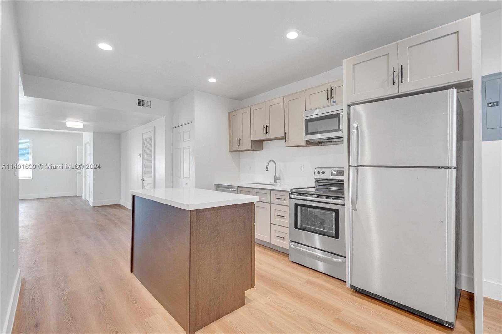 893 NE 81st St 3, Miami, Florida 33138, 2 Bedrooms Bedrooms, ,1 BathroomBathrooms,Residentiallease,For Rent,893 NE 81st St 3,A11491699