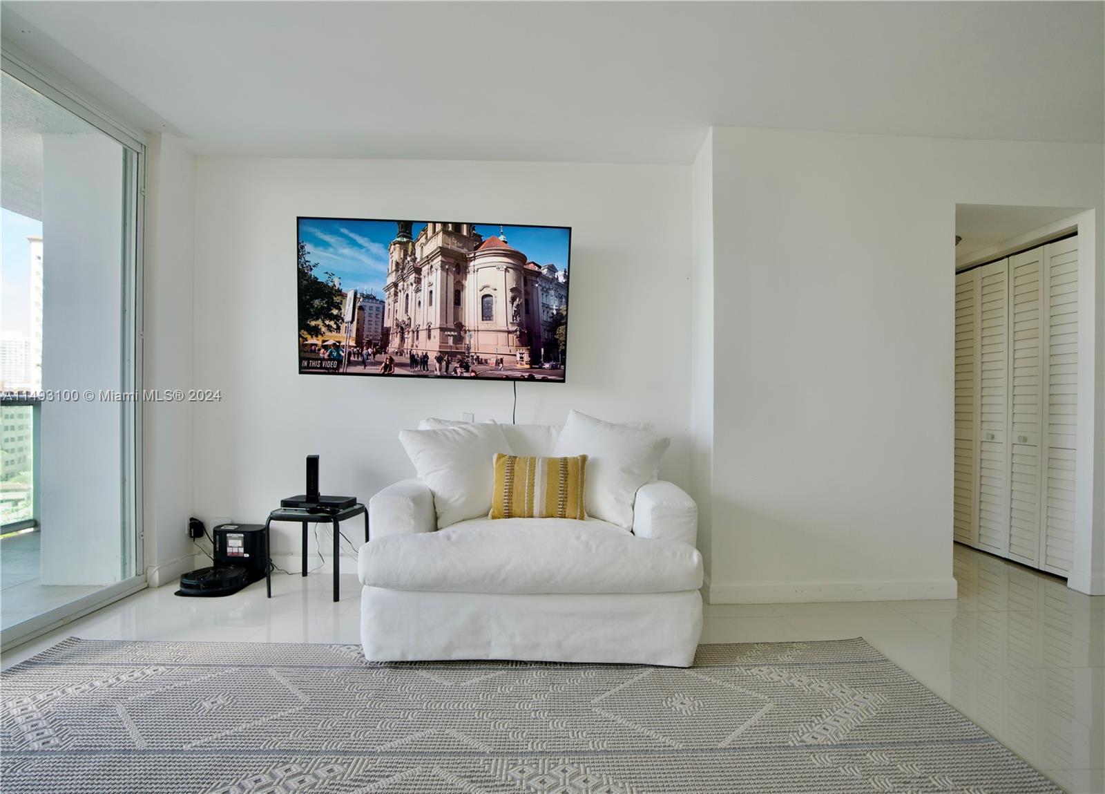 100 Bayview Dr 803, Sunny Isles Beach, Florida 33160, 2 Bedrooms Bedrooms, ,2 BathroomsBathrooms,Residentiallease,For Rent,100 Bayview Dr 803,A11493100