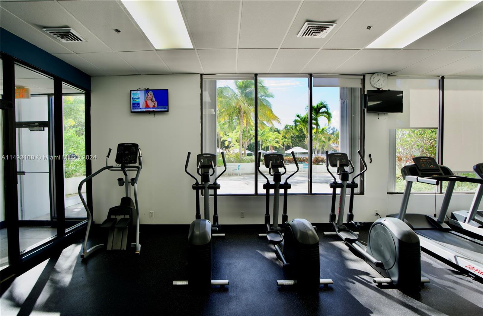 100 Bayview Dr 803, Sunny Isles Beach, Florida 33160, 2 Bedrooms Bedrooms, ,2 BathroomsBathrooms,Residentiallease,For Rent,100 Bayview Dr 803,A11493100