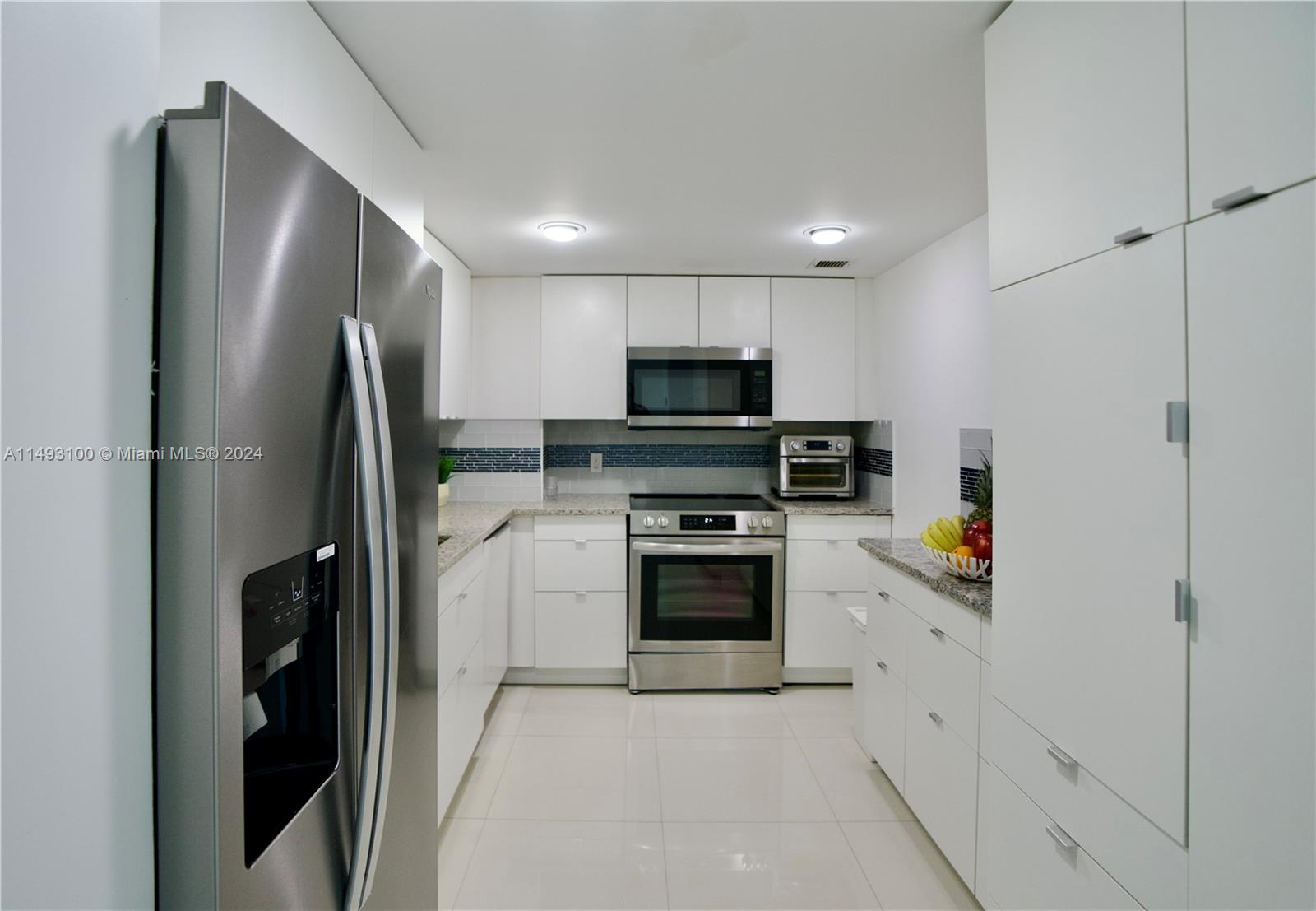 100 Bayview Dr 803, Sunny Isles Beach, Florida 33160, 2 Bedrooms Bedrooms, ,2 BathroomsBathrooms,Residentiallease,For Rent,100 Bayview Dr 803,A11493100