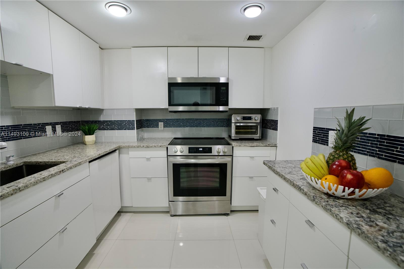 100 Bayview Dr 803, Sunny Isles Beach, Florida 33160, 2 Bedrooms Bedrooms, ,2 BathroomsBathrooms,Residentiallease,For Rent,100 Bayview Dr 803,A11493100