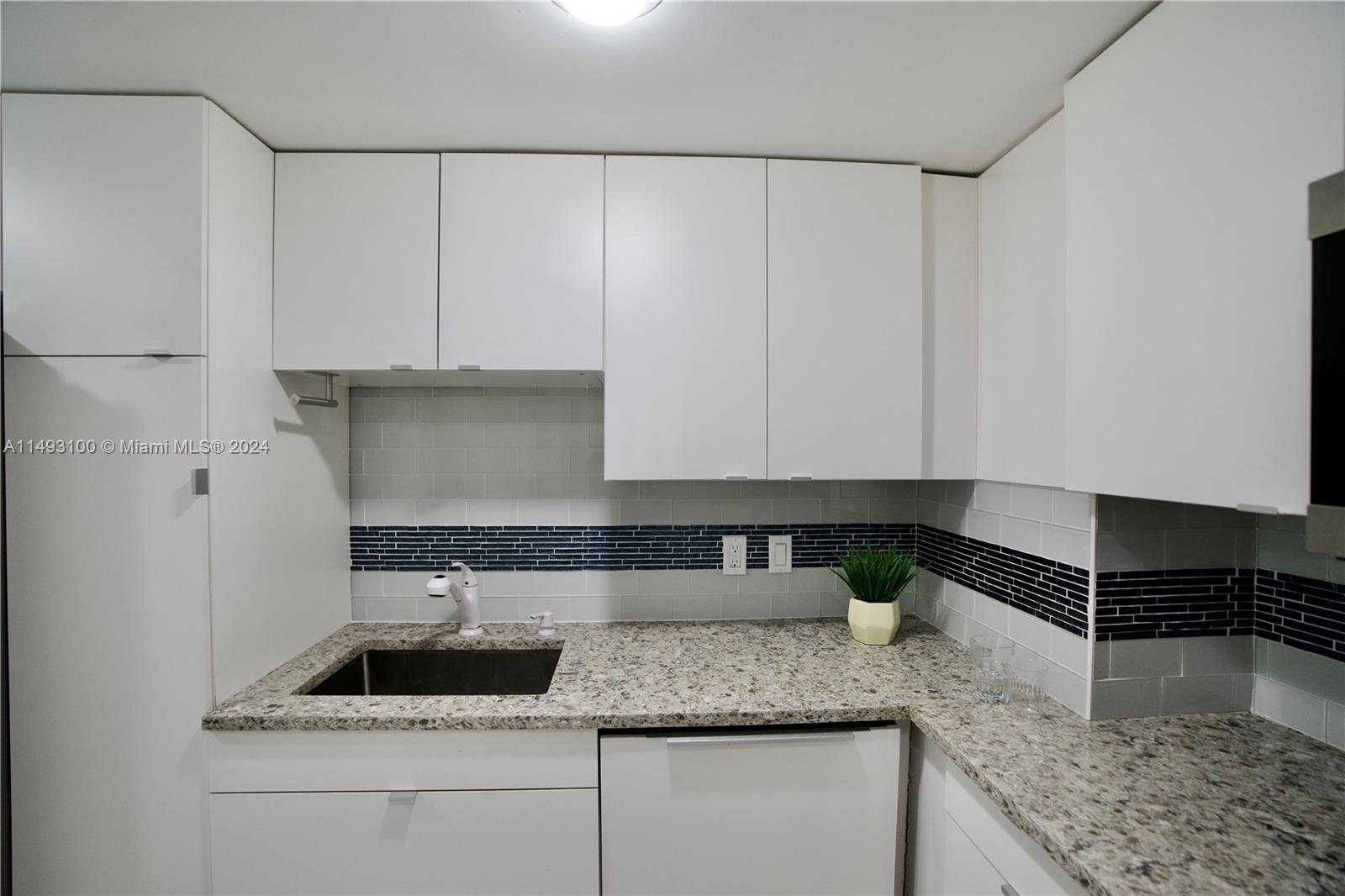 100 Bayview Dr 803, Sunny Isles Beach, Florida 33160, 2 Bedrooms Bedrooms, ,2 BathroomsBathrooms,Residentiallease,For Rent,100 Bayview Dr 803,A11493100