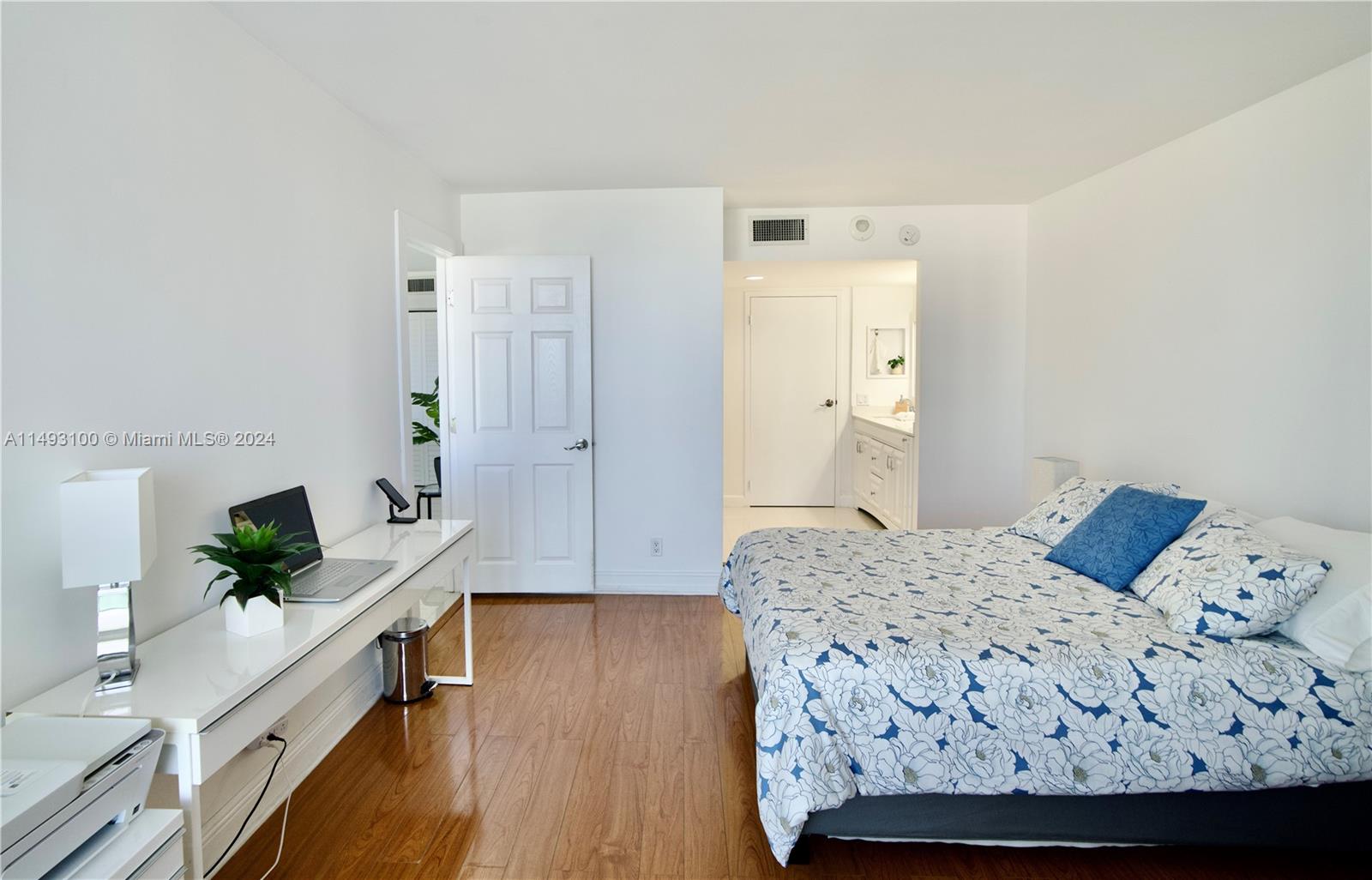 100 Bayview Dr 803, Sunny Isles Beach, Florida 33160, 2 Bedrooms Bedrooms, ,2 BathroomsBathrooms,Residentiallease,For Rent,100 Bayview Dr 803,A11493100