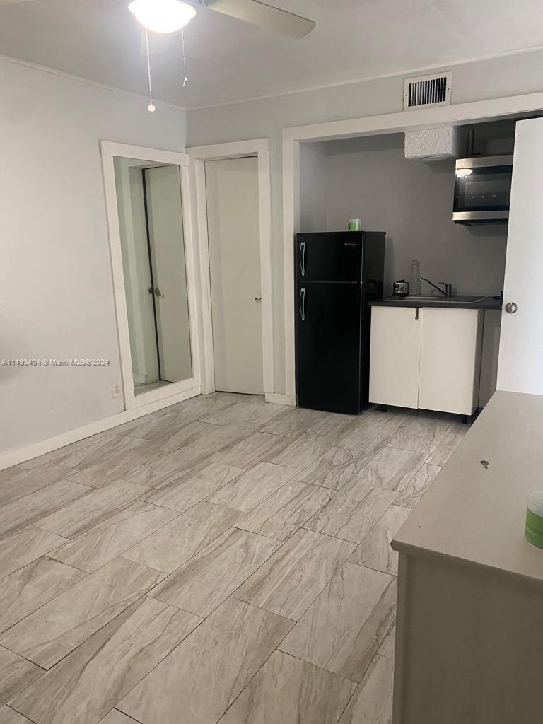 second kitchen(kitchenette) at the 1/1 option