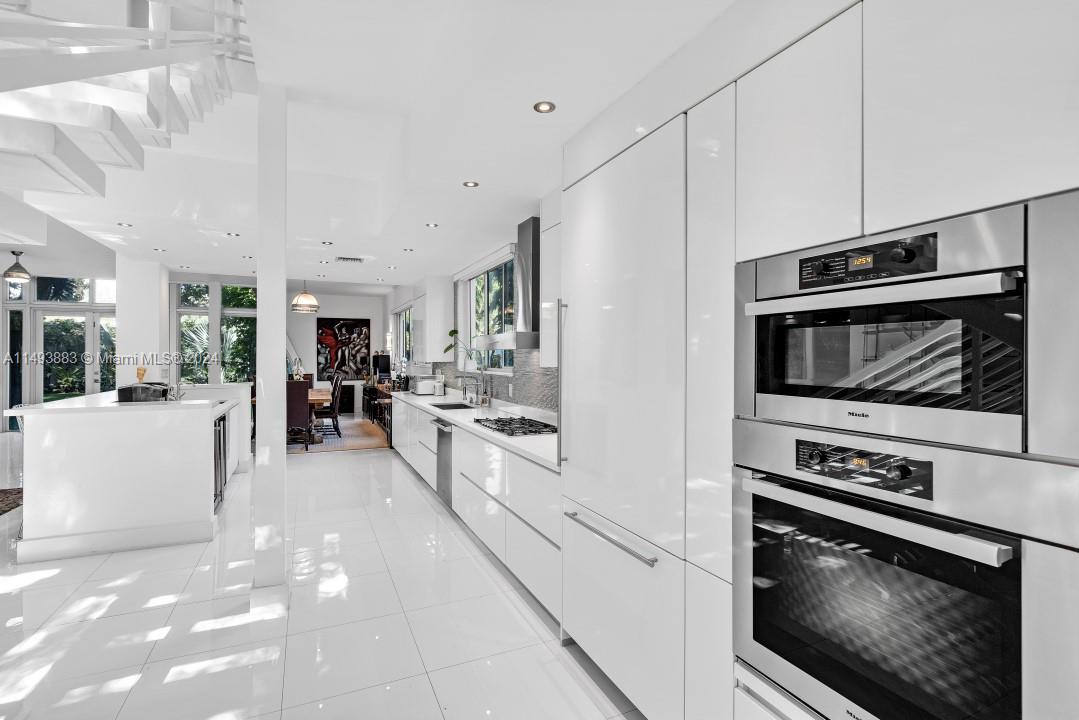 3861 Kumquat Ave, Miami, FL, 33133 United States, 5 Bedrooms Bedrooms, ,6 BathroomsBathrooms,Residential,For Sale,Kumquat Ave,A11493883