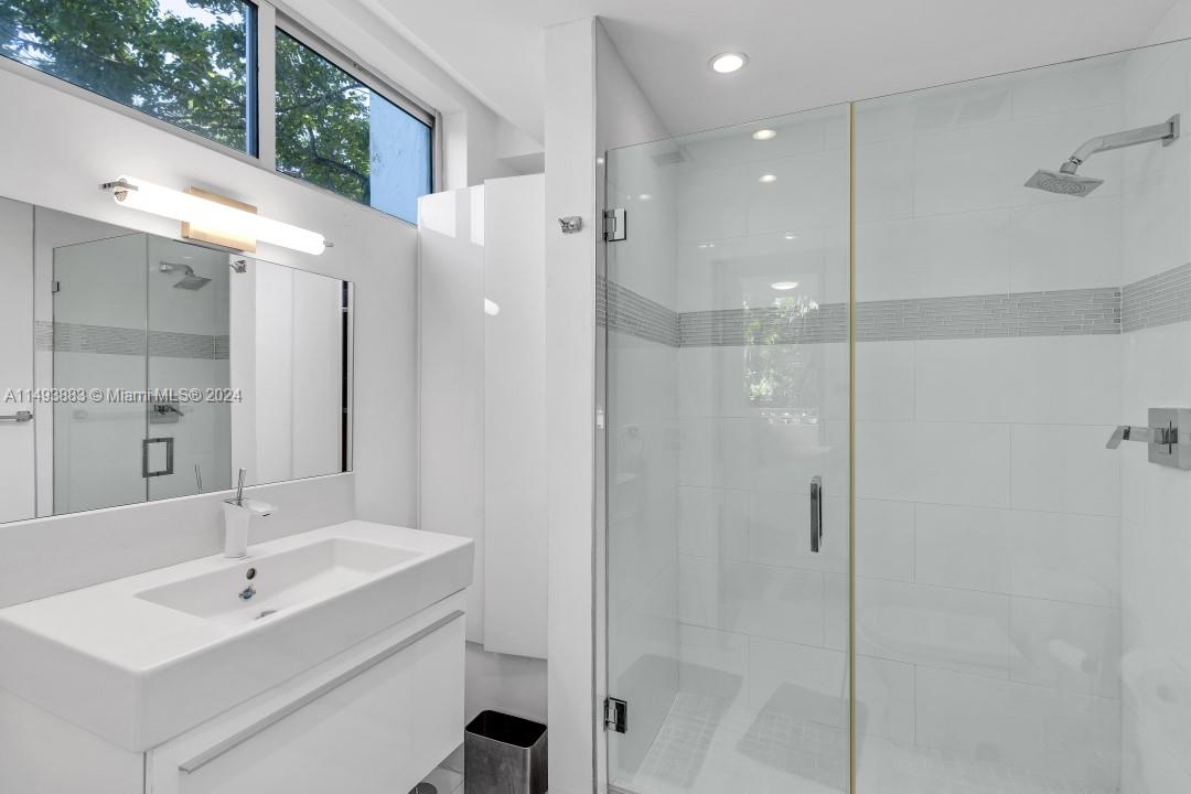 3861 Kumquat Ave, Miami, FL, 33133 United States, 5 Bedrooms Bedrooms, ,6 BathroomsBathrooms,Residential,For Sale,Kumquat Ave,A11493883