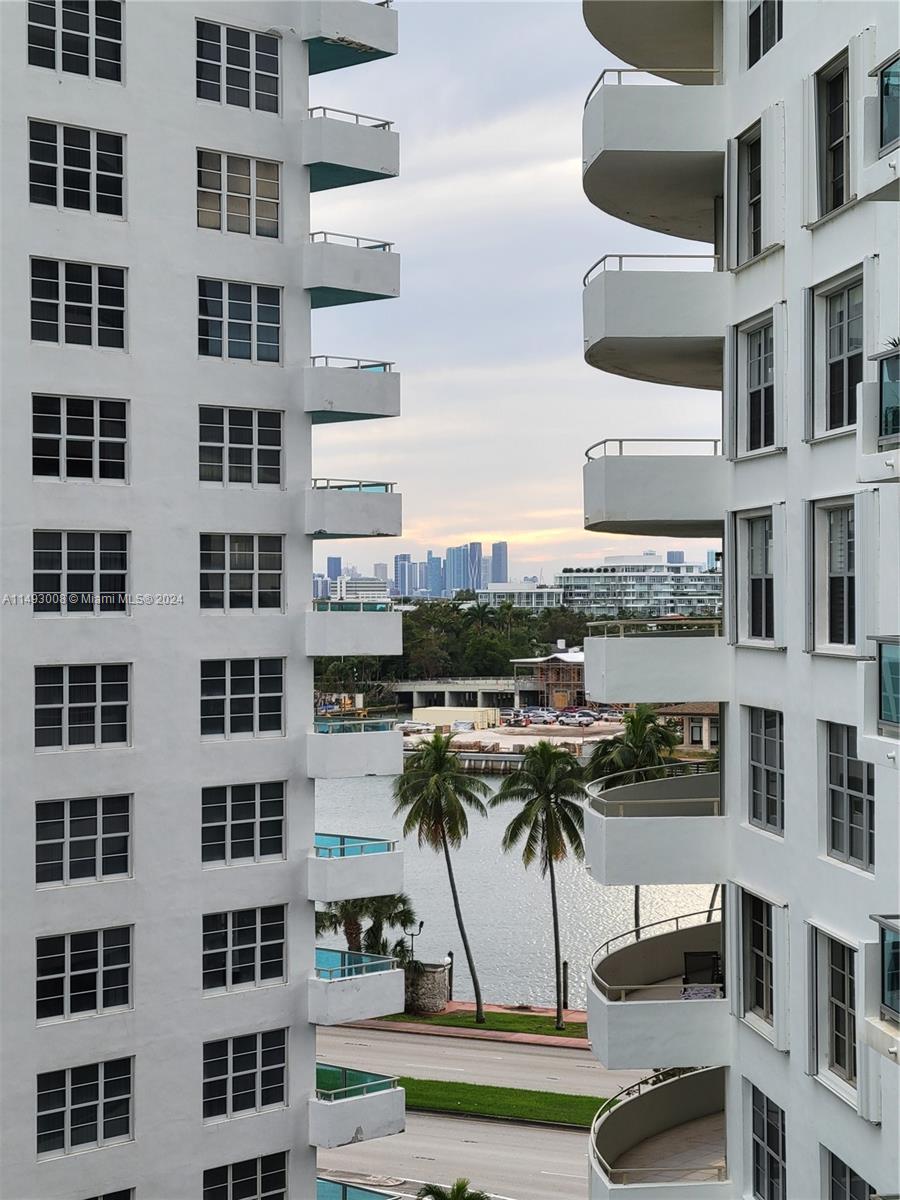 5151 Collins Ave 827, Miami Beach, Florida 33140, 1 Bedroom Bedrooms, ,1 BathroomBathrooms,Residential,For Sale,5151 Collins Ave 827,A11493008