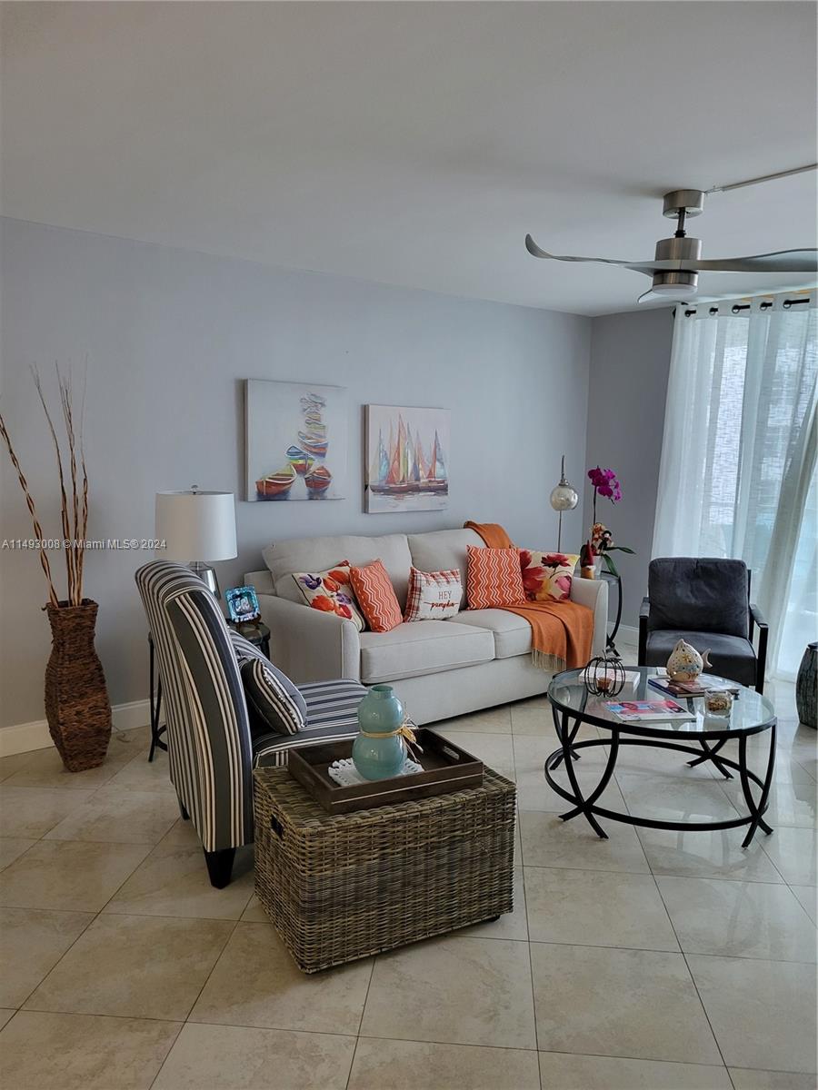 5151 Collins Ave 827, Miami Beach, Florida 33140, 1 Bedroom Bedrooms, ,1 BathroomBathrooms,Residential,For Sale,5151 Collins Ave 827,A11493008