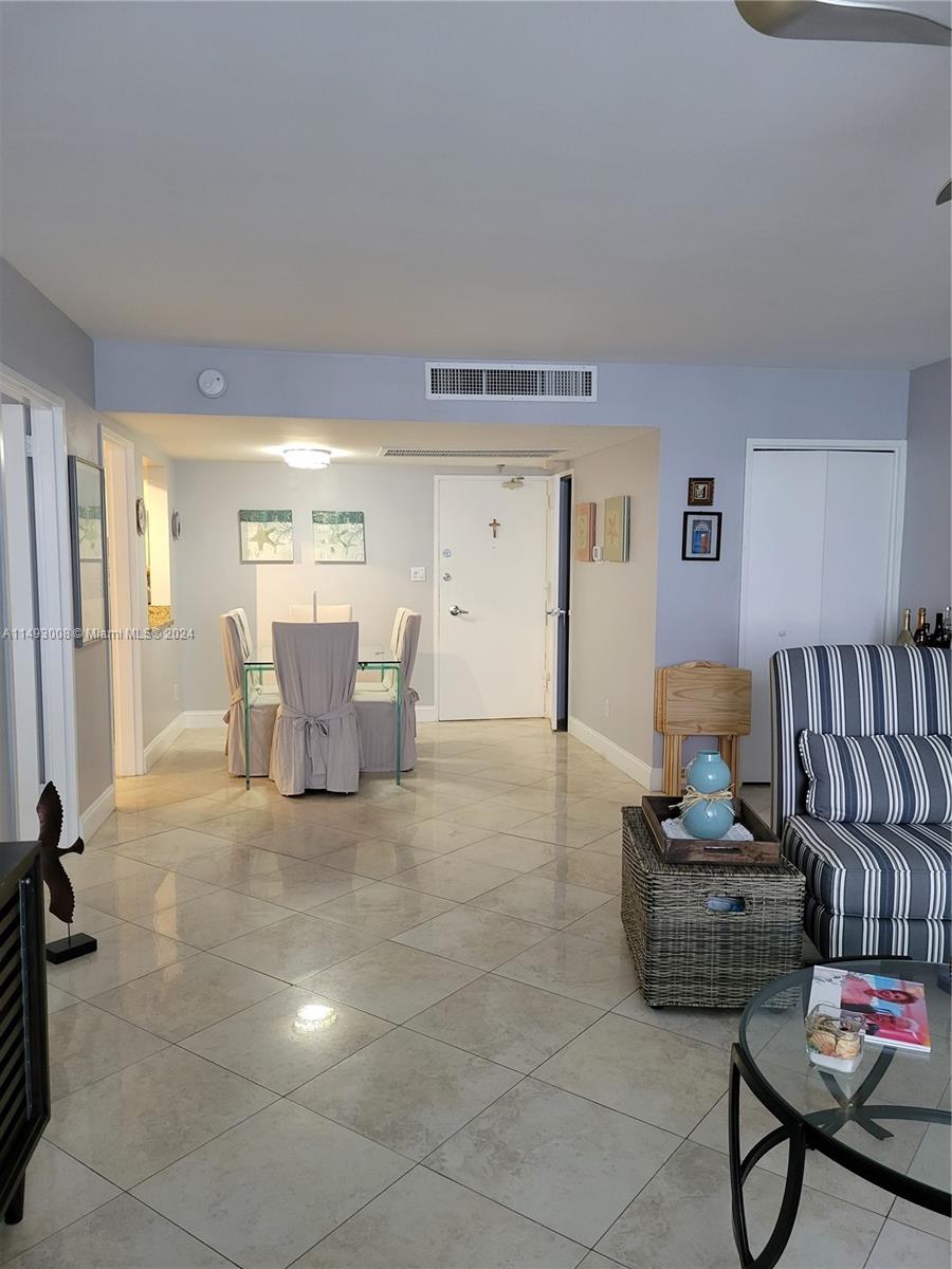 5151 Collins Ave 827, Miami Beach, Florida 33140, 1 Bedroom Bedrooms, ,1 BathroomBathrooms,Residential,For Sale,5151 Collins Ave 827,A11493008