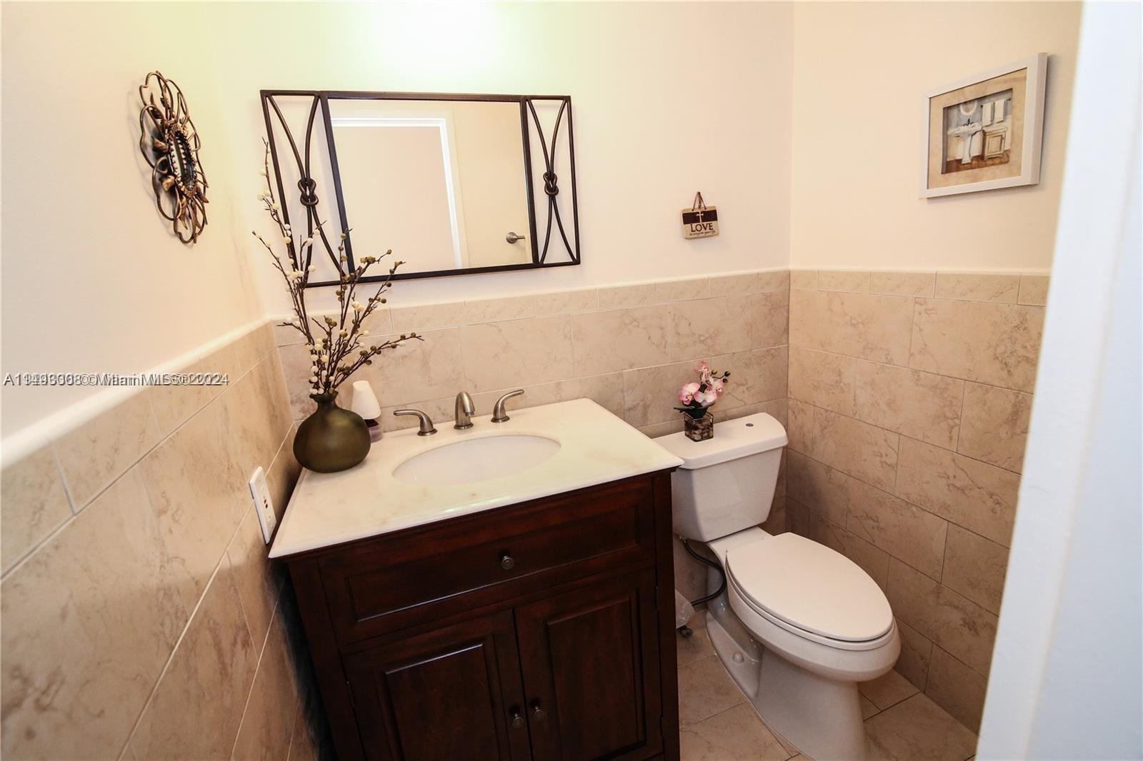 5151 Collins Ave 827, Miami Beach, Florida 33140, 1 Bedroom Bedrooms, ,1 BathroomBathrooms,Residential,For Sale,5151 Collins Ave 827,A11493008